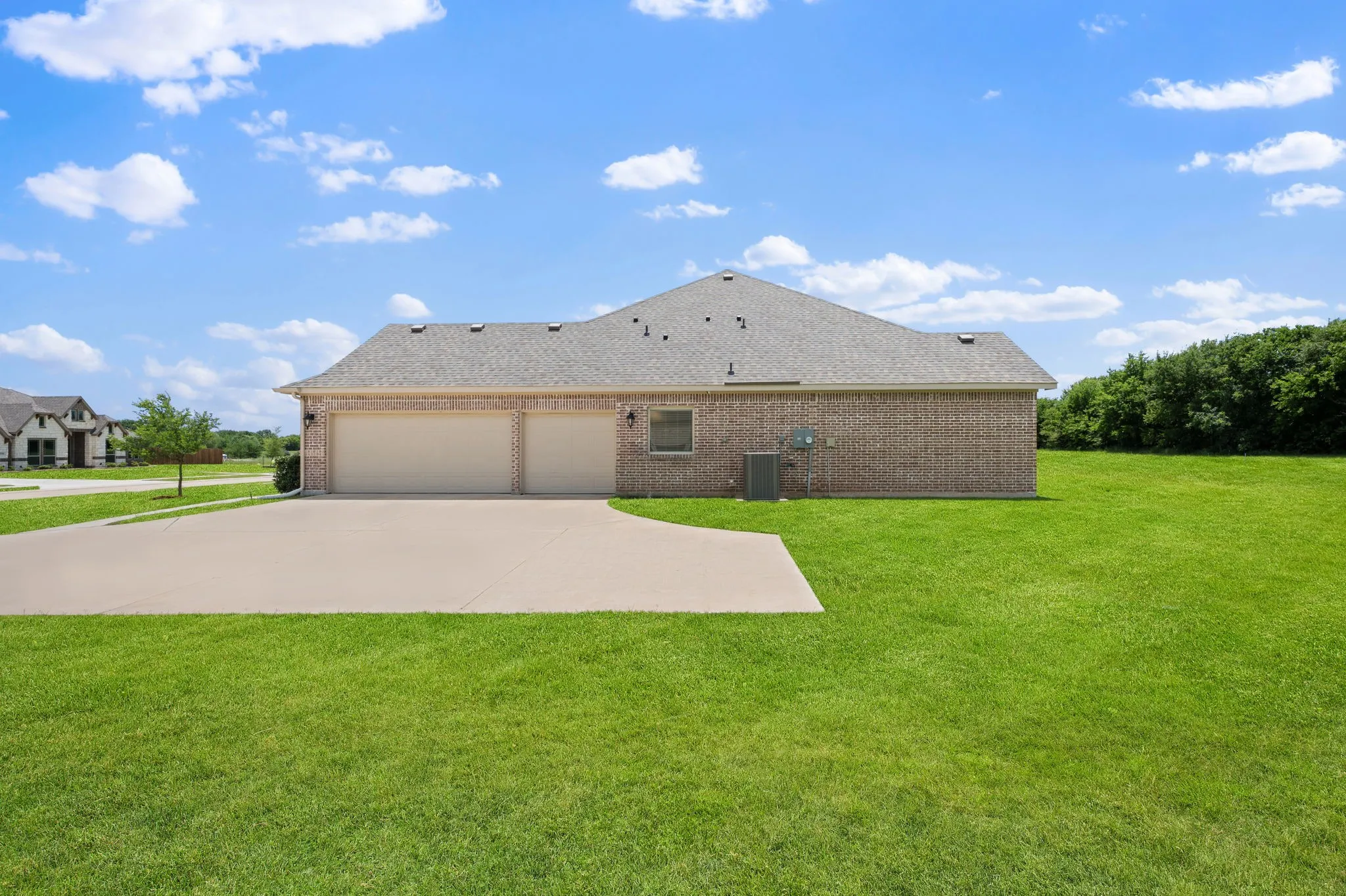 Single Family Residence For Sale in Ellis County , 583 Crystal Lake Lane, Red Oak, Texas 75154, 4 Bedrooms, 3 Bathrooms, 3 Garage spaces, 2,732 Sqft, built in 2023, Price $575,000, mls#21292530, Real Estate Agent in Red Oak, Homes For Sale in Ellis county, Homes For Sale in Red Oak, Realtor in Red Oak Texas, Real Estate Brokerage Independent Realty Texas, Luminita Cordes Realtor