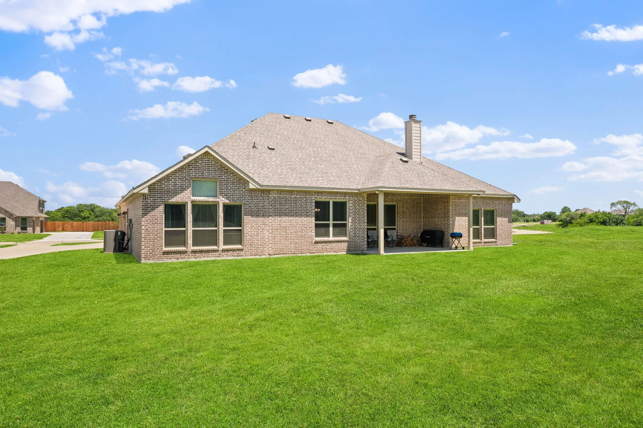 Single Family Residence For Sale in Ellis County , 583 Crystal Lake Lane, Red Oak, Texas 75154, 4 Bedrooms, 3 Bathrooms, 3 Garage spaces, 2,732 Sqft, built in 2023, Price $575,000, mls#21292530, Real Estate Agent in Red Oak, Homes For Sale in Ellis county, Homes For Sale in Red Oak, Realtor in Red Oak Texas, Real Estate Brokerage Independent Realty Texas, Luminita Cordes Realtor