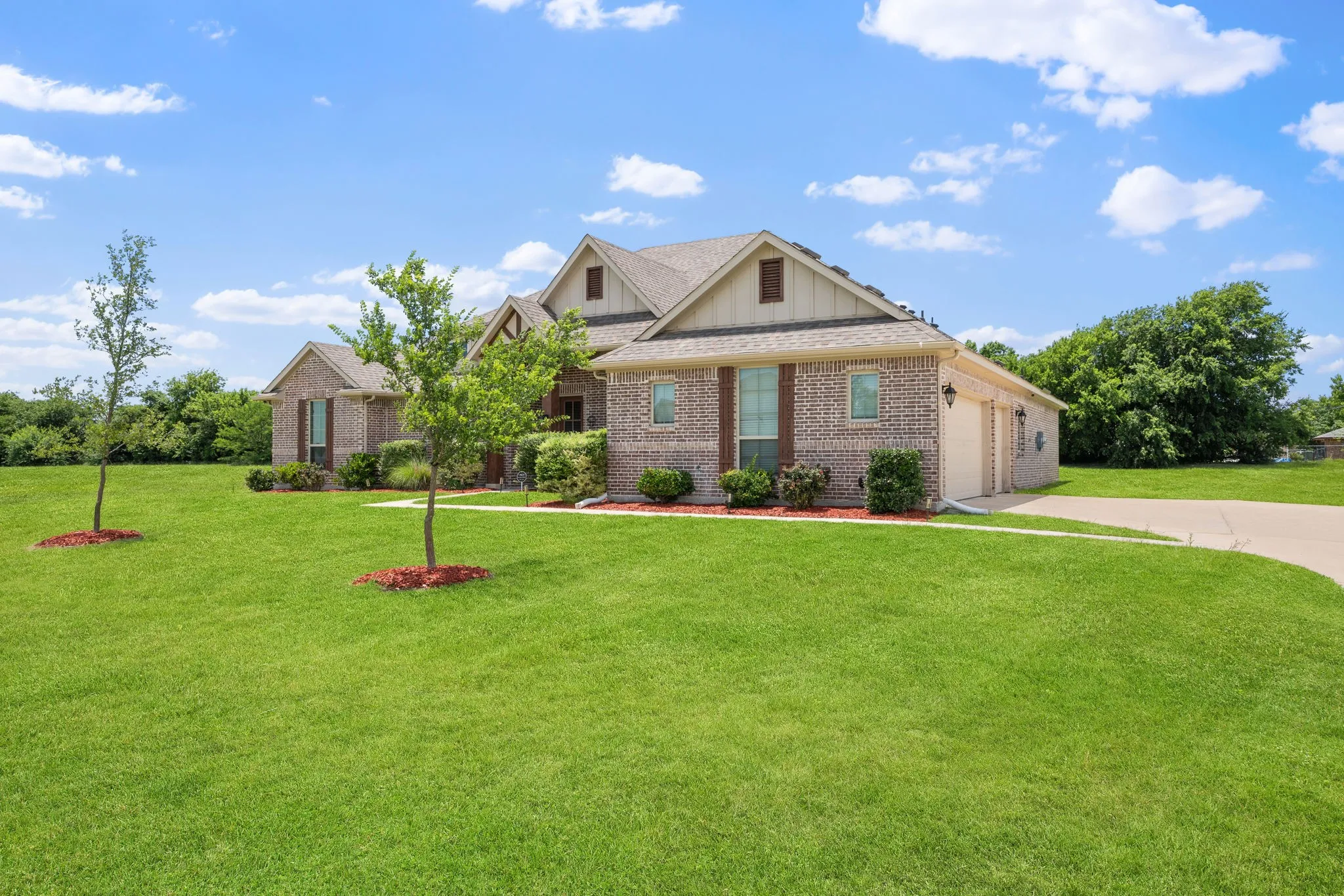 Single Family Residence For Sale in Ellis County , 583 Crystal Lake Lane, Red Oak, Texas 75154, 4 Bedrooms, 3 Bathrooms, 3 Garage spaces, 2,732 Sqft, built in 2023, Price $575,000, mls#21292530, Real Estate Agent in Red Oak, Homes For Sale in Ellis county, Homes For Sale in Red Oak, Realtor in Red Oak Texas, Real Estate Brokerage Independent Realty Texas, Luminita Cordes Realtor