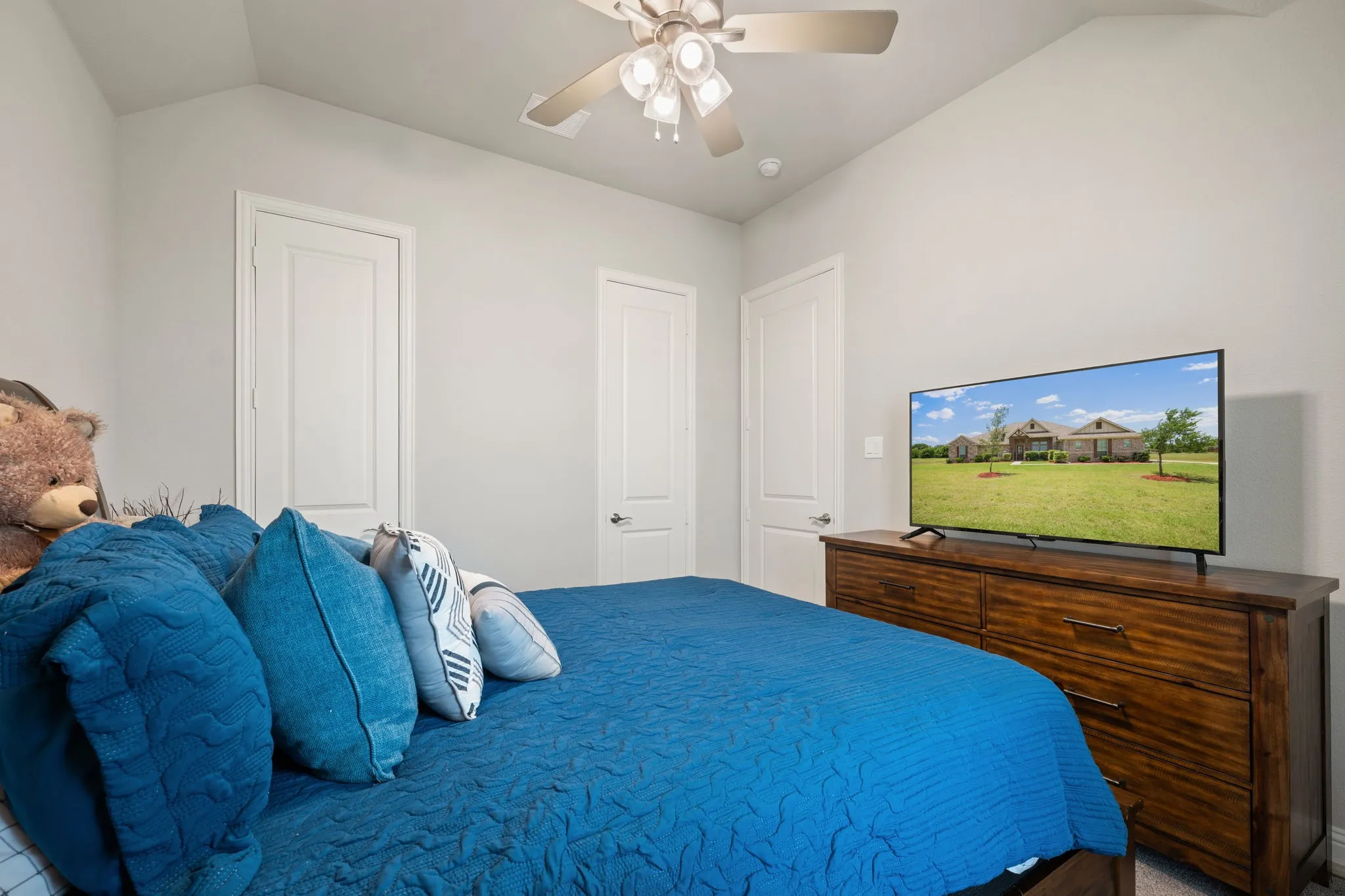 Single Family Residence For Sale in Ellis County , 583 Crystal Lake Lane, Red Oak, Texas 75154, 4 Bedrooms, 3 Bathrooms, 3 Garage spaces, 2,732 Sqft, built in 2023, Price $575,000, mls#21292530, Real Estate Agent in Red Oak, Homes For Sale in Ellis county, Homes For Sale in Red Oak, Realtor in Red Oak Texas, Real Estate Brokerage Independent Realty Texas, Luminita Cordes Realtor