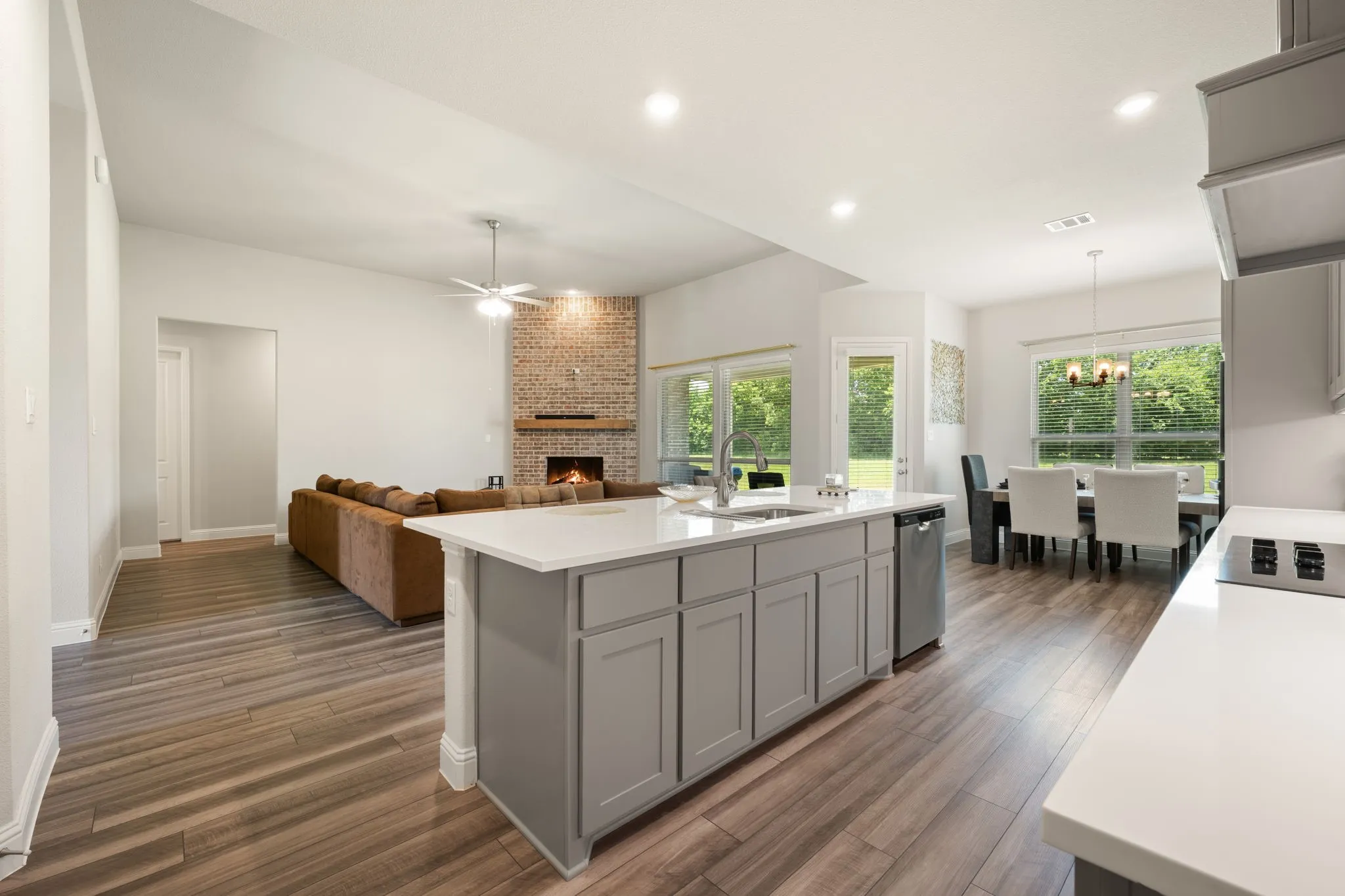 Single Family Residence For Sale in Ellis County , 583 Crystal Lake Lane, Red Oak, Texas 75154, 4 Bedrooms, 3 Bathrooms, 3 Garage spaces, 2,732 Sqft, built in 2023, Price $575,000, mls#21292530, Real Estate Agent in Red Oak, Homes For Sale in Ellis county, Homes For Sale in Red Oak, Realtor in Red Oak Texas, Real Estate Brokerage Independent Realty Texas, Luminita Cordes Realtor