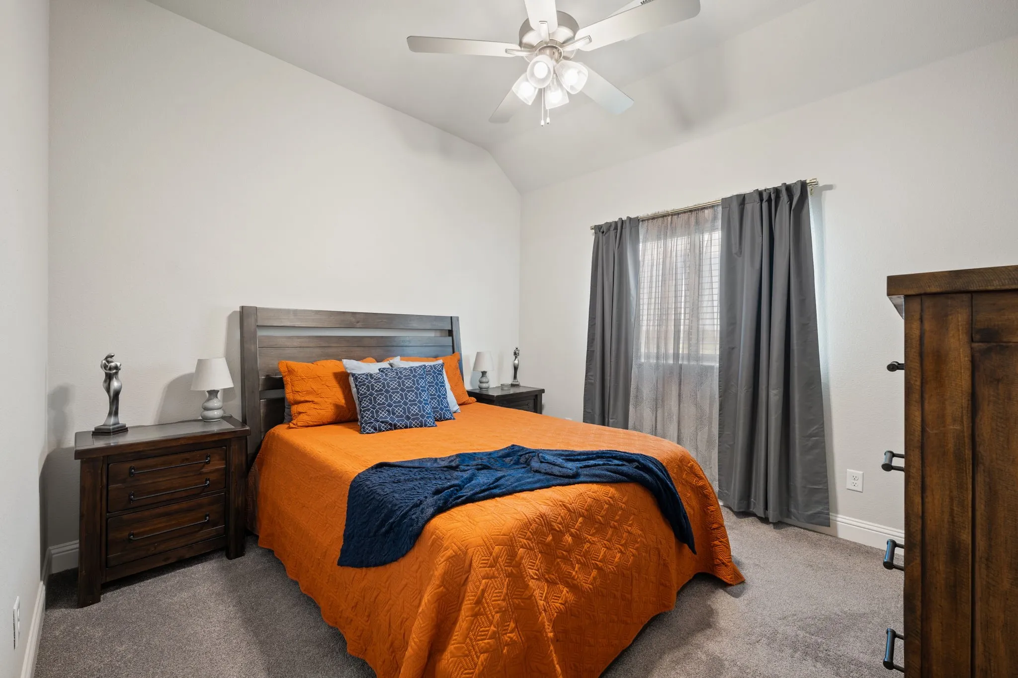 Single Family Residence For Sale in Ellis County , 583 Crystal Lake Lane, Red Oak, Texas 75154, 4 Bedrooms, 3 Bathrooms, 3 Garage spaces, 2,732 Sqft, built in 2023, Price $575,000, mls#21292530, Real Estate Agent in Red Oak, Homes For Sale in Ellis county, Homes For Sale in Red Oak, Realtor in Red Oak Texas, Real Estate Brokerage Independent Realty Texas, Luminita Cordes Realtor