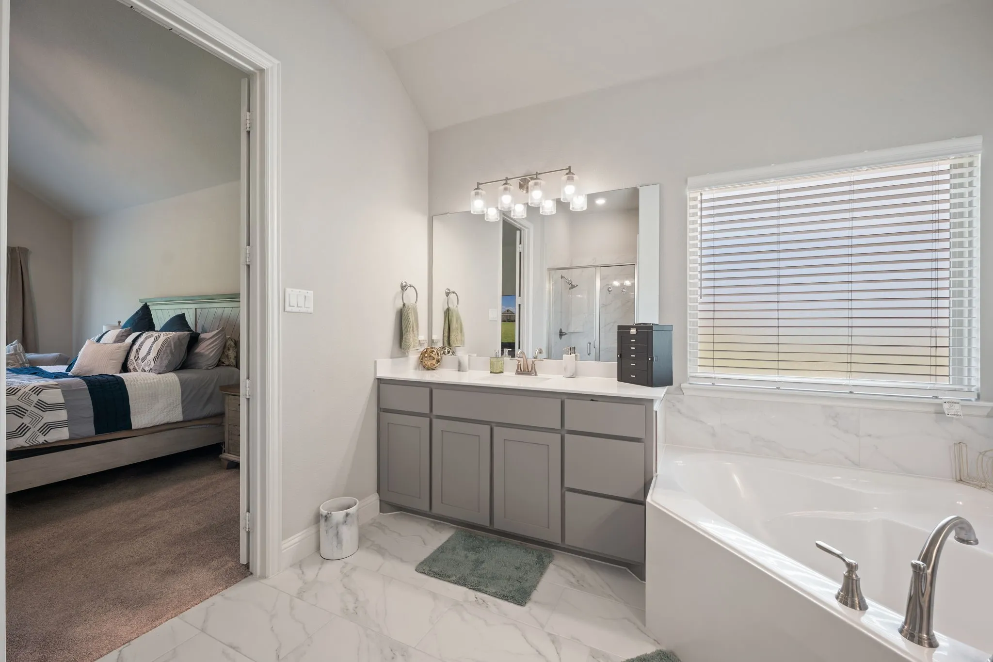 Single Family Residence For Sale in Ellis County , 583 Crystal Lake Lane, Red Oak, Texas 75154, 4 Bedrooms, 3 Bathrooms, 3 Garage spaces, 2,732 Sqft, built in 2023, Price $575,000, mls#21292530, Real Estate Agent in Red Oak, Homes For Sale in Ellis county, Homes For Sale in Red Oak, Realtor in Red Oak Texas, Real Estate Brokerage Independent Realty Texas, Luminita Cordes Realtor