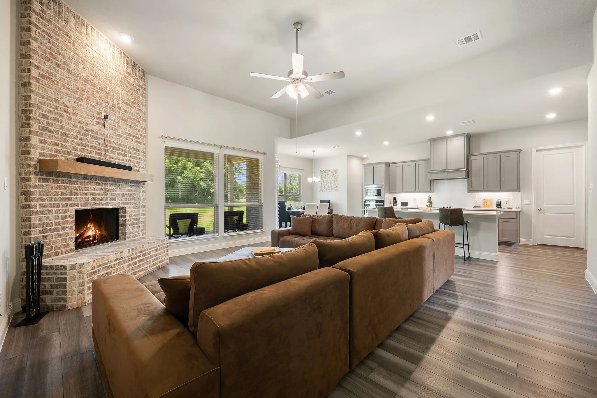Single Family Residence For Sale in Ellis County , 583 Crystal Lake Lane, Red Oak, Texas 75154, 4 Bedrooms, 3 Bathrooms, 3 Garage spaces, 2,732 Sqft, built in 2023, Price $575,000, mls#21292530, Real Estate Agent in Red Oak, Homes For Sale in Ellis county, Homes For Sale in Red Oak, Realtor in Red Oak Texas, Real Estate Brokerage Independent Realty Texas, Luminita Cordes Realtor