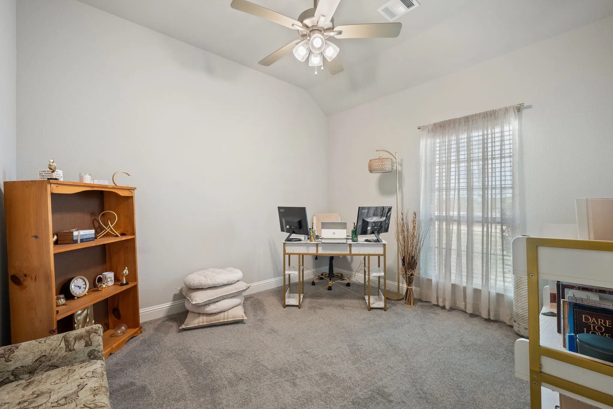 Single Family Residence For Sale in Ellis County , 583 Crystal Lake Lane, Red Oak, Texas 75154, 4 Bedrooms, 3 Bathrooms, 3 Garage spaces, 2,732 Sqft, built in 2023, Price $575,000, mls#21292530, Real Estate Agent in Red Oak, Homes For Sale in Ellis county, Homes For Sale in Red Oak, Realtor in Red Oak Texas, Real Estate Brokerage Independent Realty Texas, Luminita Cordes Realtor