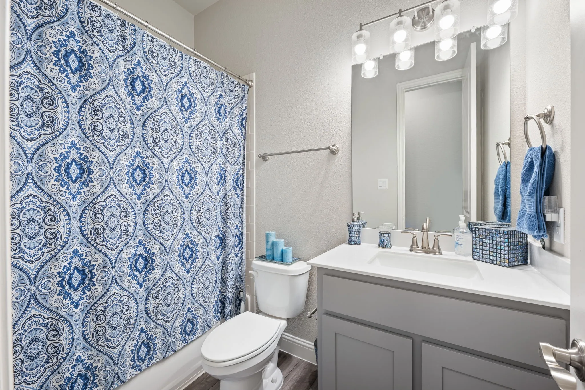 Single Family Residence For Sale in Ellis County , 583 Crystal Lake Lane, Red Oak, Texas 75154, 4 Bedrooms, 3 Bathrooms, 3 Garage spaces, 2,732 Sqft, built in 2023, Price $575,000, mls#21292530, Real Estate Agent in Red Oak, Homes For Sale in Ellis county, Homes For Sale in Red Oak, Realtor in Red Oak Texas, Real Estate Brokerage Independent Realty Texas, Luminita Cordes Realtor