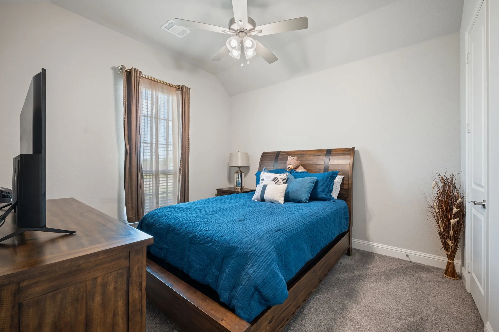 Single Family Residence For Sale in Ellis County , 583 Crystal Lake Lane, Red Oak, Texas 75154, 4 Bedrooms, 3 Bathrooms, 3 Garage spaces, 2,732 Sqft, built in 2023, Price $575,000, mls#21292530, Real Estate Agent in Red Oak, Homes For Sale in Ellis county, Homes For Sale in Red Oak, Realtor in Red Oak Texas, Real Estate Brokerage Independent Realty Texas, Luminita Cordes Realtor