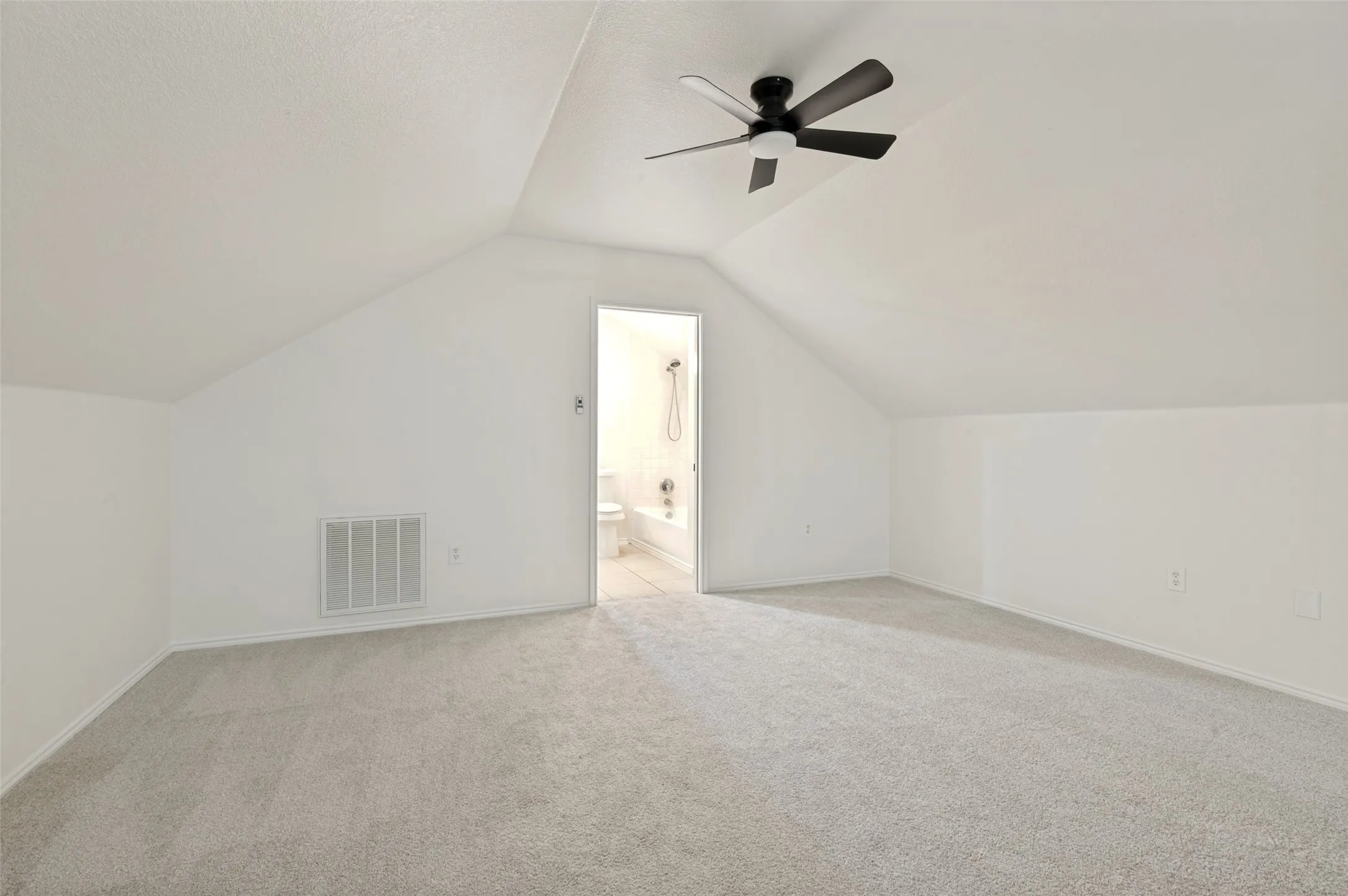 Condominium For Sale in Tarrant County , 1004 Bridges Drive, Arlington, Texas 76012, 3 Bedroom, 3 Bathroom, 2 Garage spaces, 1,767 Sqft, built in 2000, mls#21293699, Real Estate Agent in Arlington, Homes For Sale in Tarrant county, Homes For Sale in Arlington, Realtor in Arlington Texas, Real Estate Brokerage Independent Realty Texas, Luminita Cordes Realtor
