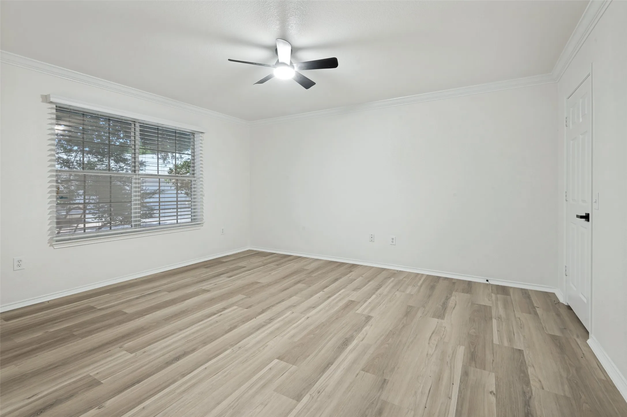 Condominium For Sale in Tarrant County , 1004 Bridges Drive, Arlington, Texas 76012, 3 Bedroom, 3 Bathroom, 2 Garage spaces, 1,767 Sqft, built in 2000, mls#21293699, Real Estate Agent in Arlington, Homes For Sale in Tarrant county, Homes For Sale in Arlington, Realtor in Arlington Texas, Real Estate Brokerage Independent Realty Texas, Luminita Cordes Realtor