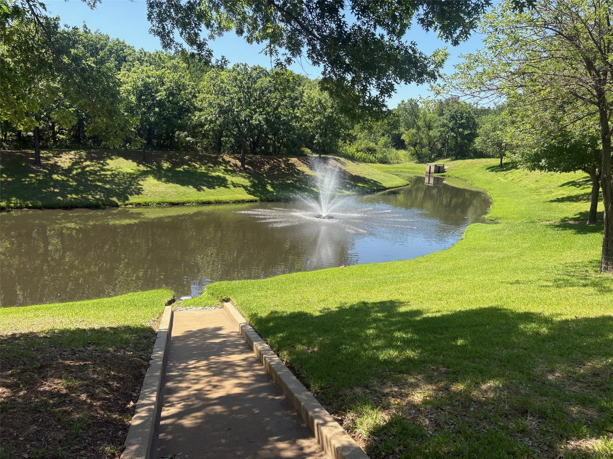 Condominium For Sale in Tarrant County , 1004 Bridges Drive, Arlington, Texas 76012, 3 Bedroom, 3 Bathroom, 2 Garage spaces, 1,767 Sqft, built in 2000, mls#21293699, Real Estate Agent in Arlington, Homes For Sale in Tarrant county, Homes For Sale in Arlington, Realtor in Arlington Texas, Real Estate Brokerage Independent Realty Texas, Luminita Cordes Realtor