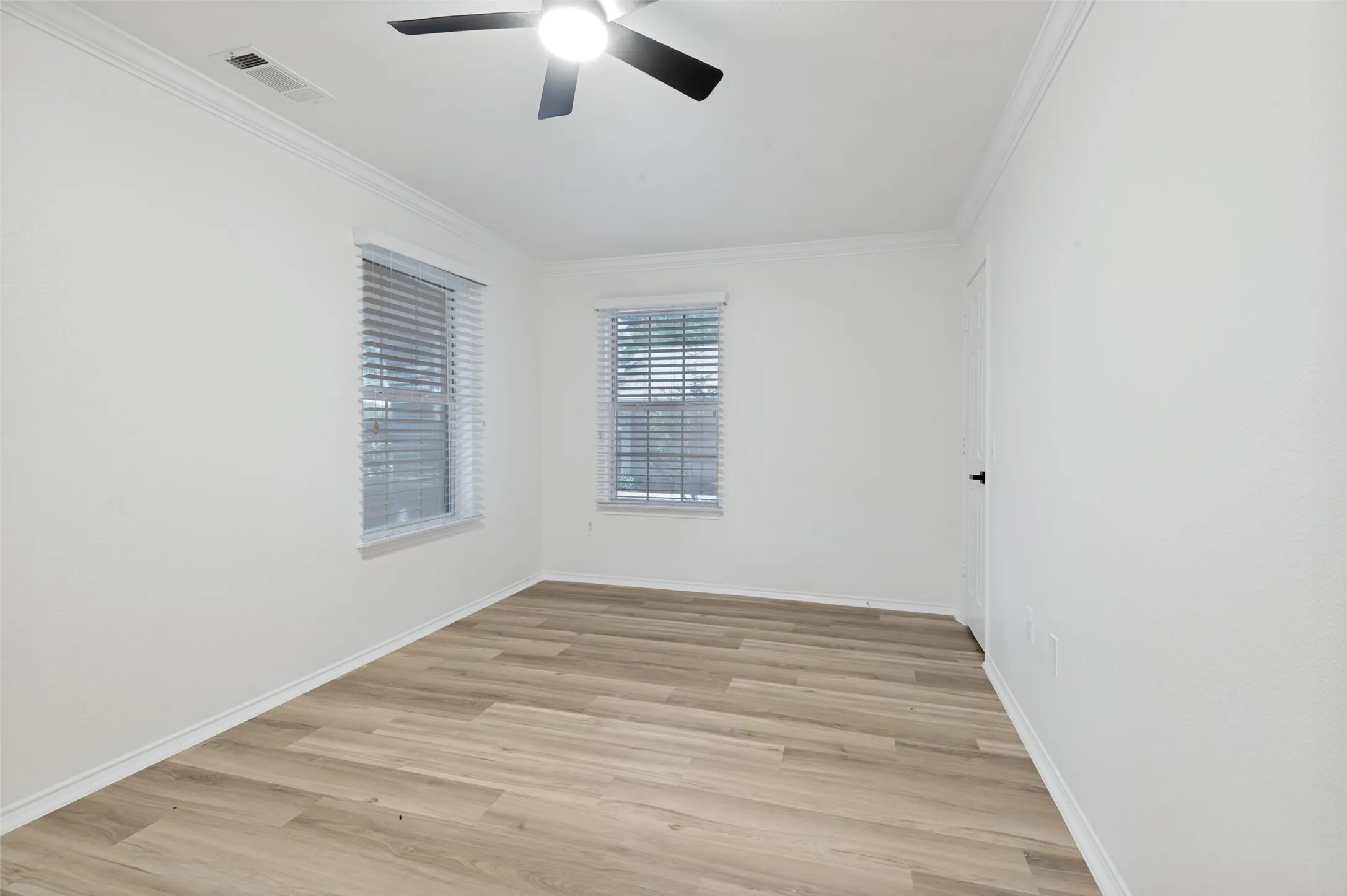 Condominium For Sale in Tarrant County , 1004 Bridges Drive, Arlington, Texas 76012, 3 Bedroom, 3 Bathroom, 2 Garage spaces, 1,767 Sqft, built in 2000, mls#21293699, Real Estate Agent in Arlington, Homes For Sale in Tarrant county, Homes For Sale in Arlington, Realtor in Arlington Texas, Real Estate Brokerage Independent Realty Texas, Luminita Cordes Realtor