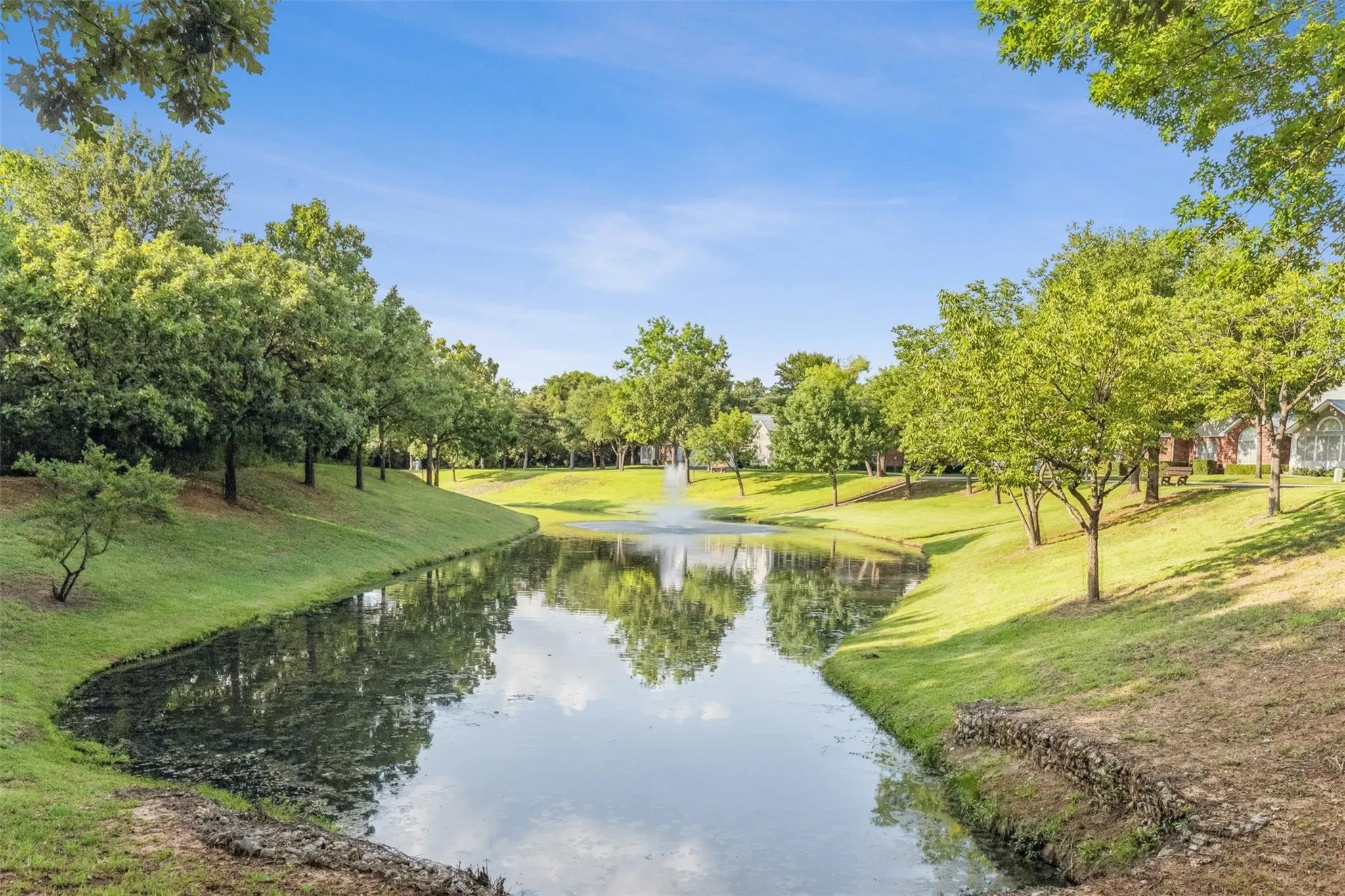 Condominium For Sale in Tarrant County , 1004 Bridges Drive, Arlington, Texas 76012, 3 Bedroom, 3 Bathroom, 2 Garage spaces, 1,767 Sqft, built in 2000, mls#21293699, Real Estate Agent in Arlington, Homes For Sale in Tarrant county, Homes For Sale in Arlington, Realtor in Arlington Texas, Real Estate Brokerage Independent Realty Texas, Luminita Cordes Realtor