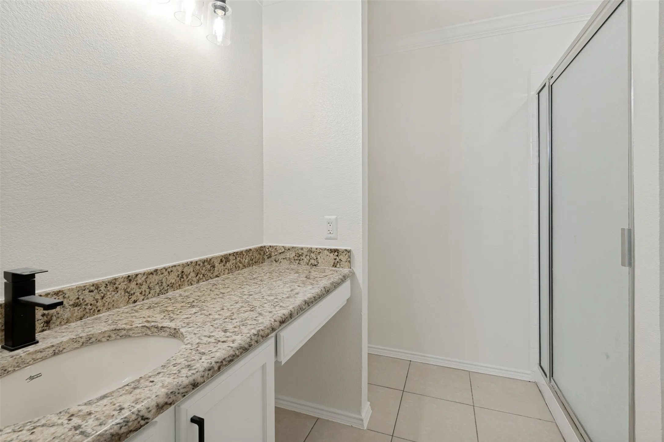 Condominium For Sale in Tarrant County , 1004 Bridges Drive, Arlington, Texas 76012, 3 Bedroom, 3 Bathroom, 2 Garage spaces, 1,767 Sqft, built in 2000, mls#21293699, Real Estate Agent in Arlington, Homes For Sale in Tarrant county, Homes For Sale in Arlington, Realtor in Arlington Texas, Real Estate Brokerage Independent Realty Texas, Luminita Cordes Realtor