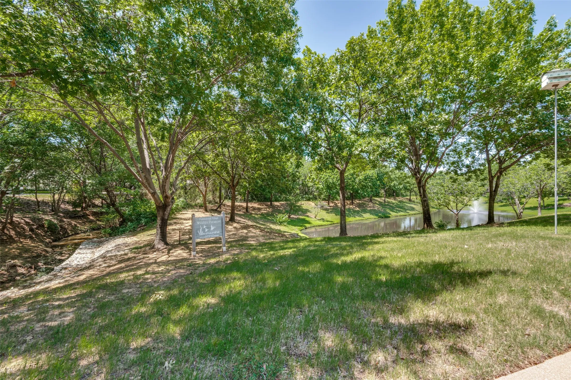 Condominium For Sale in Tarrant County , 1004 Bridges Drive, Arlington, Texas 76012, 3 Bedroom, 3 Bathroom, 2 Garage spaces, 1,767 Sqft, built in 2000, mls#21293699, Real Estate Agent in Arlington, Homes For Sale in Tarrant county, Homes For Sale in Arlington, Realtor in Arlington Texas, Real Estate Brokerage Independent Realty Texas, Luminita Cordes Realtor