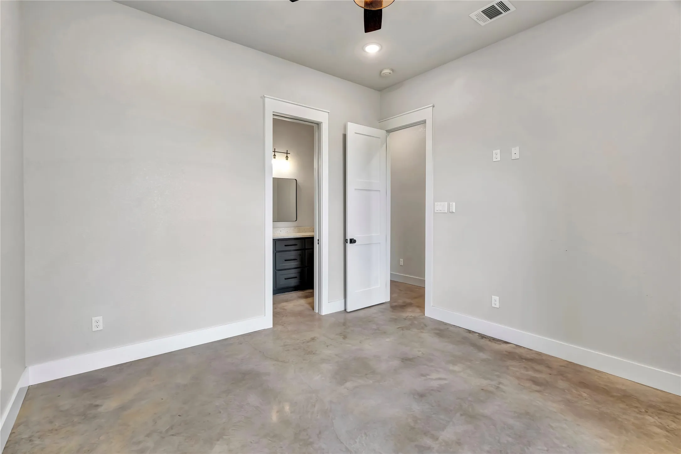 Farm For Sale in Johnson County , 3763 County Road 1110, Rio Vista, Texas 76093, 5 Bedroom, 5 Bathroom, 2 Garage spaces, 4,600 Sqft, built in 2022, mls#21295789, Real Estate Agent in Rio Vista, Homes For Sale in Johnson county, Homes For Sale in Rio Vista, Realtor in Rio Vista Texas, Real Estate Brokerage Independent Realty Texas, Luminita Cordes Realtor