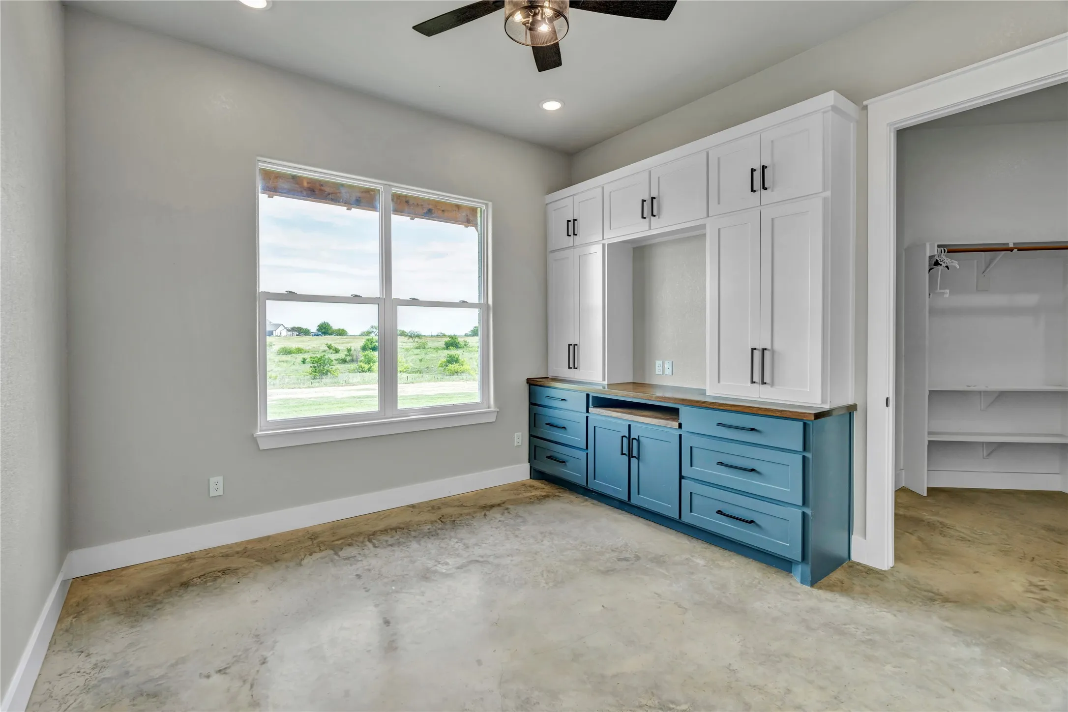 Farm For Sale in Johnson County , 3763 County Road 1110, Rio Vista, Texas 76093, 5 Bedroom, 5 Bathroom, 2 Garage spaces, 4,600 Sqft, built in 2022, mls#21295789, Real Estate Agent in Rio Vista, Homes For Sale in Johnson county, Homes For Sale in Rio Vista, Realtor in Rio Vista Texas, Real Estate Brokerage Independent Realty Texas, Luminita Cordes Realtor