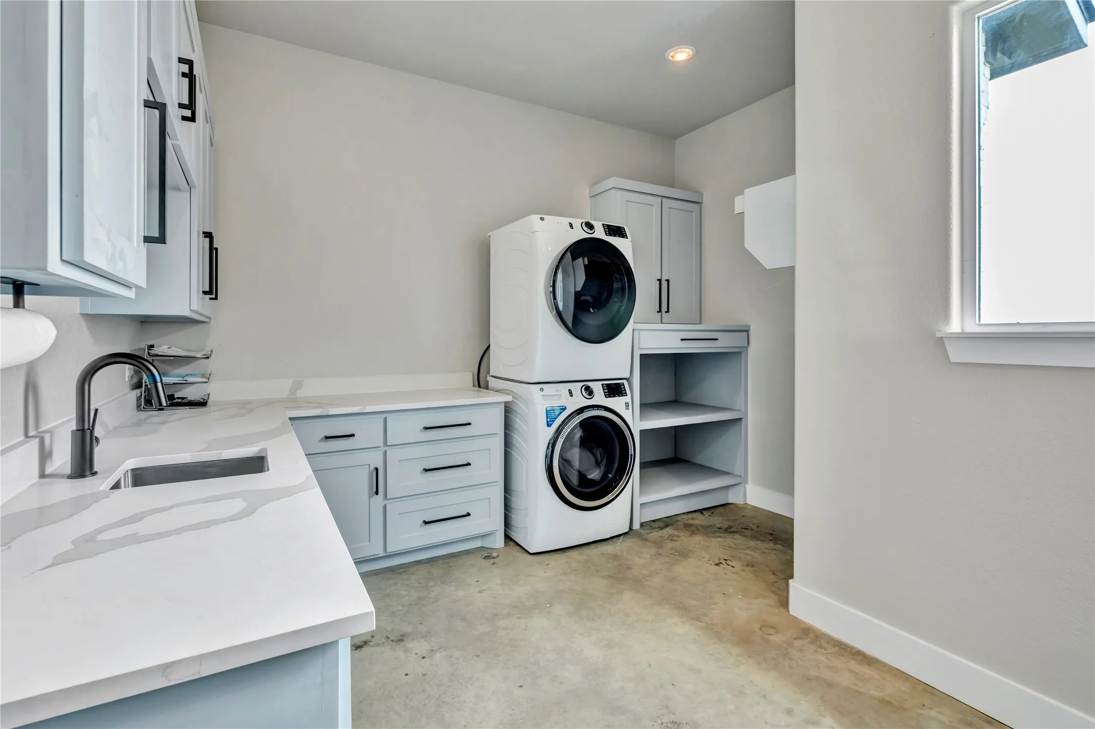 Farm For Sale in Johnson County , 3763 County Road 1110, Rio Vista, Texas 76093, 5 Bedroom, 5 Bathroom, 2 Garage spaces, 4,600 Sqft, built in 2022, mls#21295789, Real Estate Agent in Rio Vista, Homes For Sale in Johnson county, Homes For Sale in Rio Vista, Realtor in Rio Vista Texas, Real Estate Brokerage Independent Realty Texas, Luminita Cordes Realtor