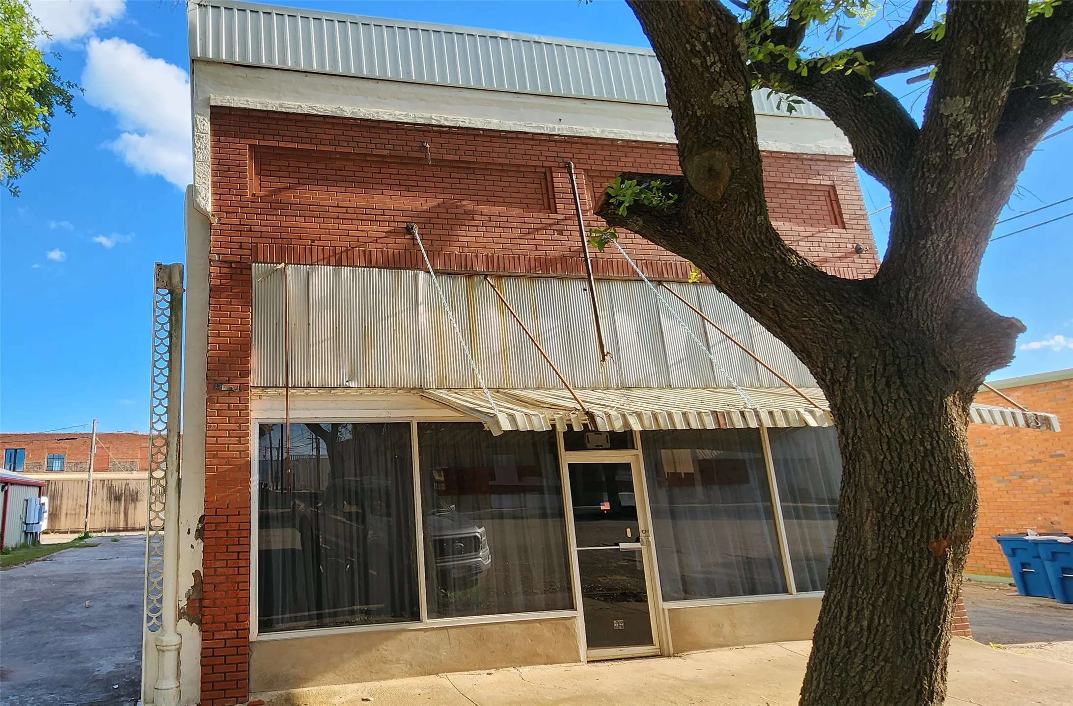 Office For Sale in Limestone County , 108 E Commerce, Mexia, Texas 76667, 0, 0, Garage spaces, 0 Sqft, built in 1950, mls#21295909, Real Estate Agent in Mexia, Homes For Sale in Limestone county, Homes For Sale in Mexia, Realtor in Mexia Texas, Real Estate Brokerage Independent Realty Texas, Luminita Cordes Realtor