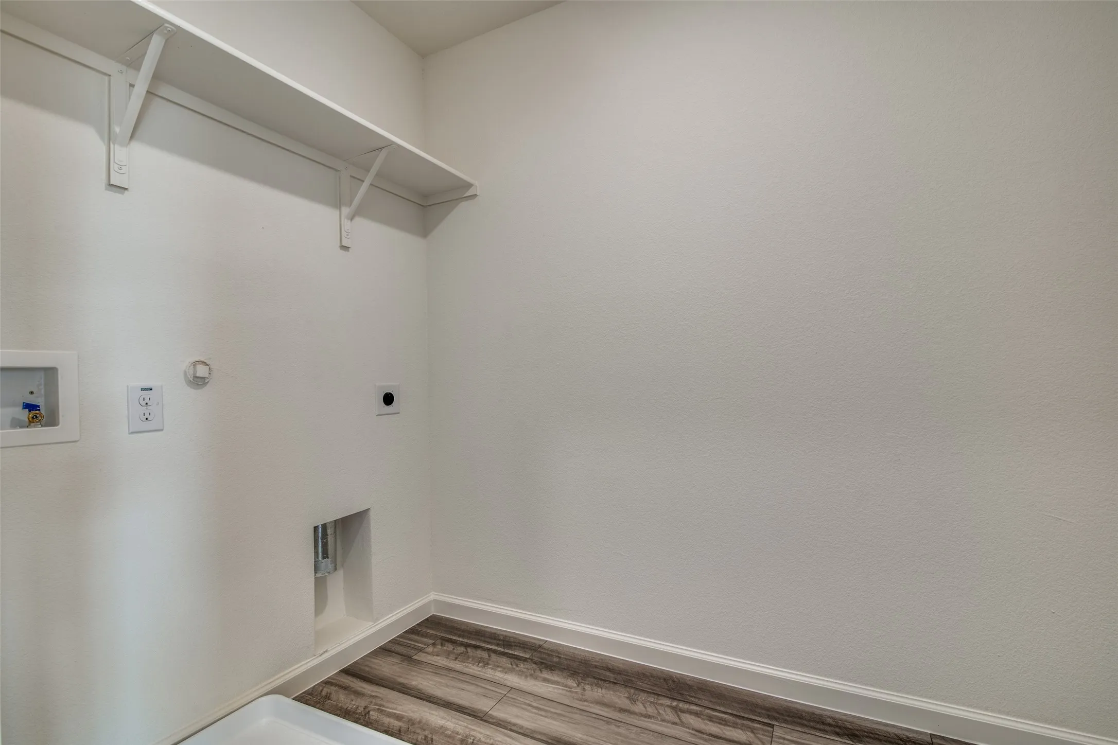 Single Family Residence For Rent in Kaufman County , 6231 Old Bridge Way, Forney, Texas 75126, 4 Bedroom, 3 Bathroom, 2 Garage spaces, 2,308 Sqft, built in 2021, mls#21295759, Real Estate Agent in Forney, Homes For Rent in Kaufman county, Homes For Rent in Forney, Realtor in Forney Texas, Real Estate Brokerage Independent Realty Texas, Luminita Cordes Realtor