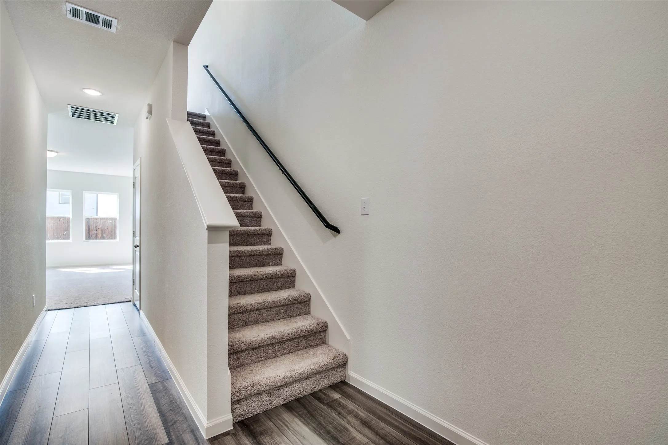 Single Family Residence For Rent in Kaufman County , 6231 Old Bridge Way, Forney, Texas 75126, 4 Bedroom, 3 Bathroom, 2 Garage spaces, 2,308 Sqft, built in 2021, mls#21295759, Real Estate Agent in Forney, Homes For Rent in Kaufman county, Homes For Rent in Forney, Realtor in Forney Texas, Real Estate Brokerage Independent Realty Texas, Luminita Cordes Realtor