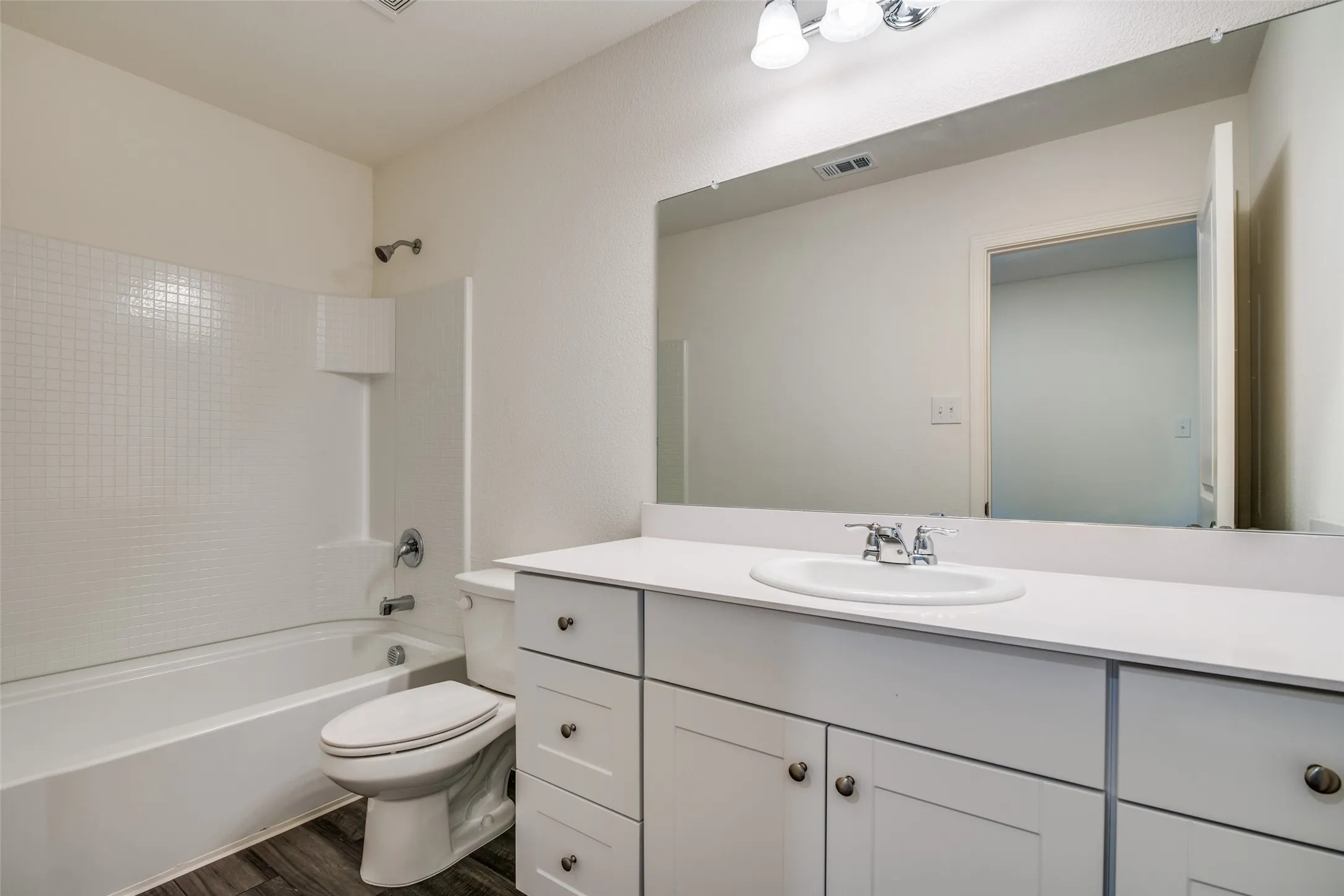 Single Family Residence For Rent in Kaufman County , 6231 Old Bridge Way, Forney, Texas 75126, 4 Bedroom, 3 Bathroom, 2 Garage spaces, 2,308 Sqft, built in 2021, mls#21295759, Real Estate Agent in Forney, Homes For Rent in Kaufman county, Homes For Rent in Forney, Realtor in Forney Texas, Real Estate Brokerage Independent Realty Texas, Luminita Cordes Realtor