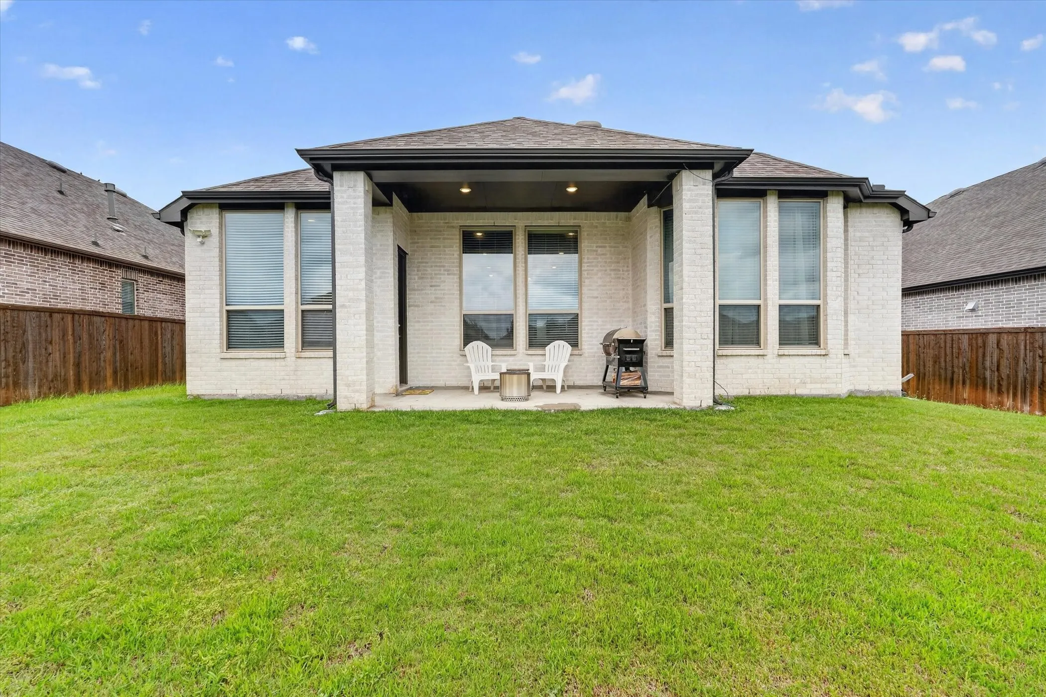 Single Family Residence For Sale in Rockwall County , 1713 Pieneze Drive, Mclendon Chisholm, Texas 75032, 4 Bedroom, 3 Bathroom, 2 Garage spaces, 2,246 Sqft, built in 2019, mls#21294734, Real Estate Agent in Mclendon Chisholm, Homes For Sale in Rockwall county, Homes For Sale in Mclendon Chisholm, Realtor in Mclendon Chisholm Texas, Real Estate Brokerage Independent Realty Texas, Luminita Cordes Realtor