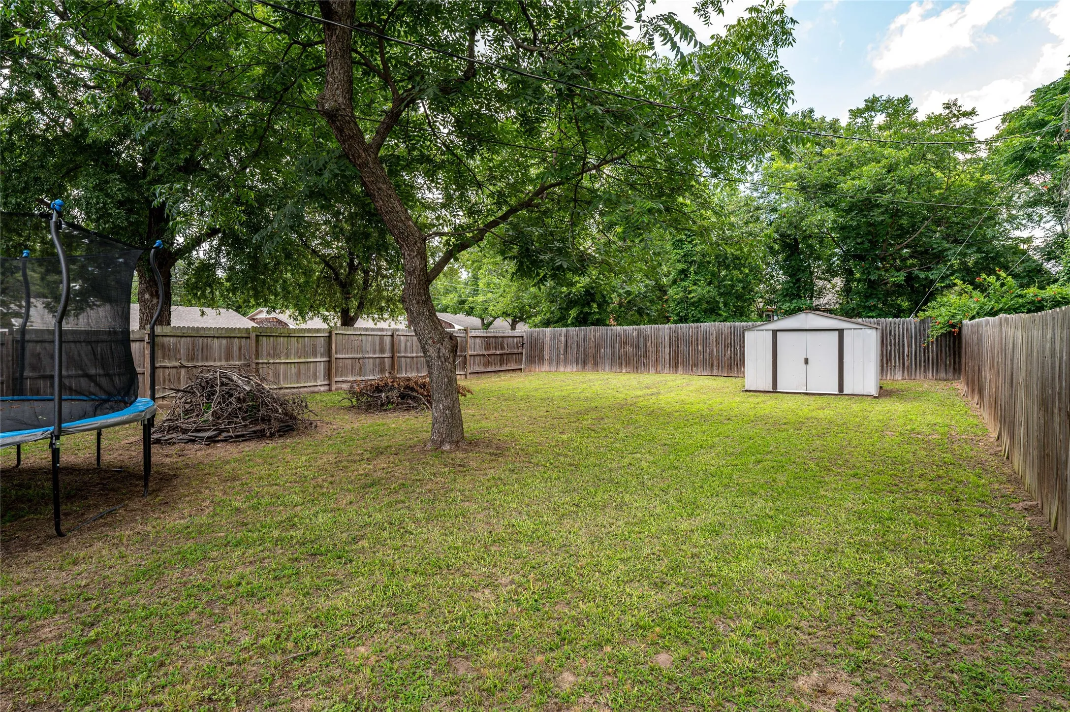 Single Family Residence For Sale in Grayson County , 231 W Murray Street, Denison, Texas 75020, 4 Bedroom, 2 Bathroom, Garage spaces, 1,315 Sqft, built in 2019, mls#21290527, Real Estate Agent in Denison, Homes For Sale in Grayson county, Homes For Sale in Denison, Realtor in Denison Texas, Real Estate Brokerage Independent Realty Texas, Luminita Cordes Realtor