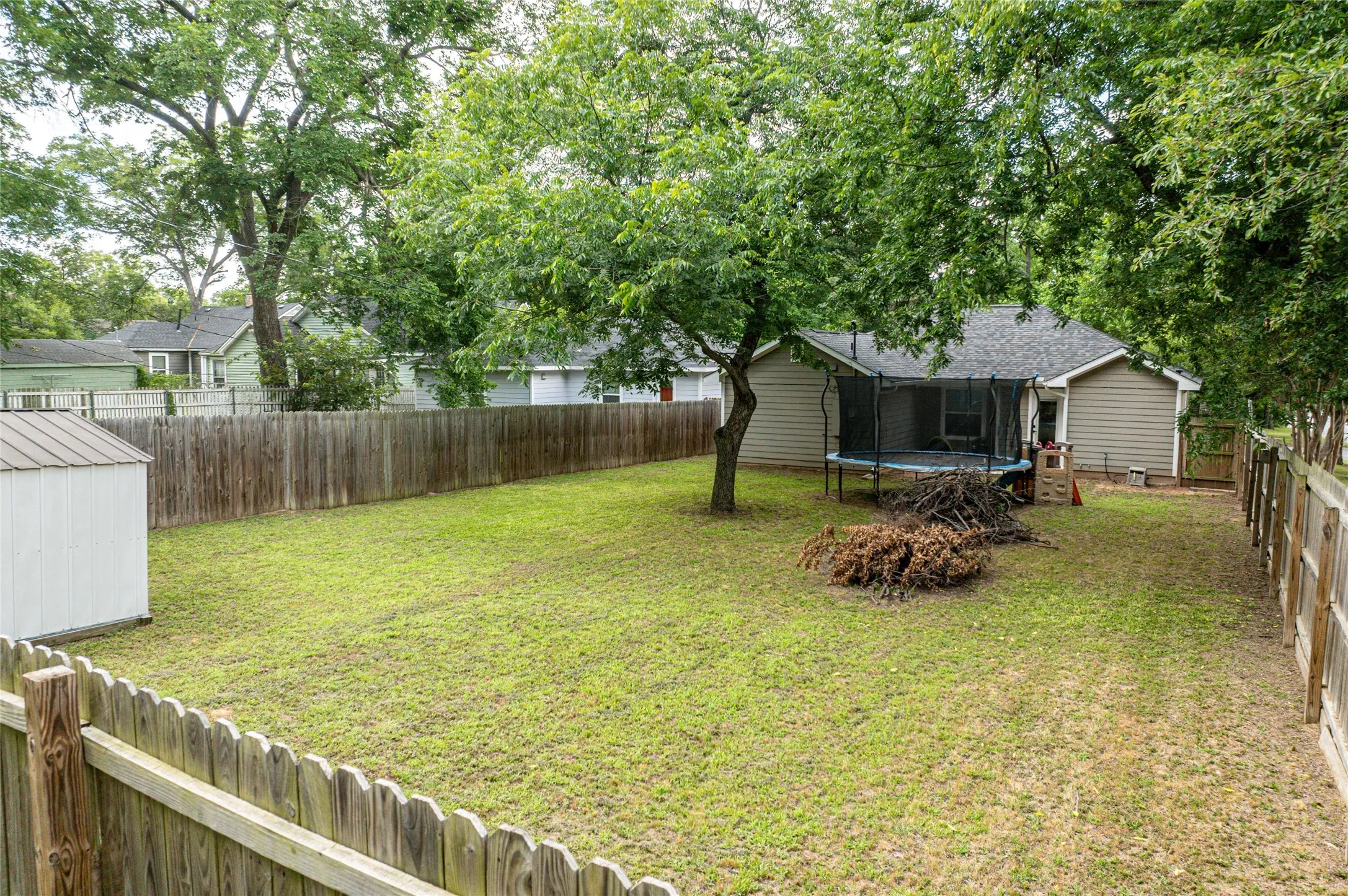 Single Family Residence For Sale in Grayson County , 231 W Murray Street, Denison, Texas 75020, 4 Bedroom, 2 Bathroom, Garage spaces, 1,315 Sqft, built in 2019, mls#21290527, Real Estate Agent in Denison, Homes For Sale in Grayson county, Homes For Sale in Denison, Realtor in Denison Texas, Real Estate Brokerage Independent Realty Texas, Luminita Cordes Realtor
