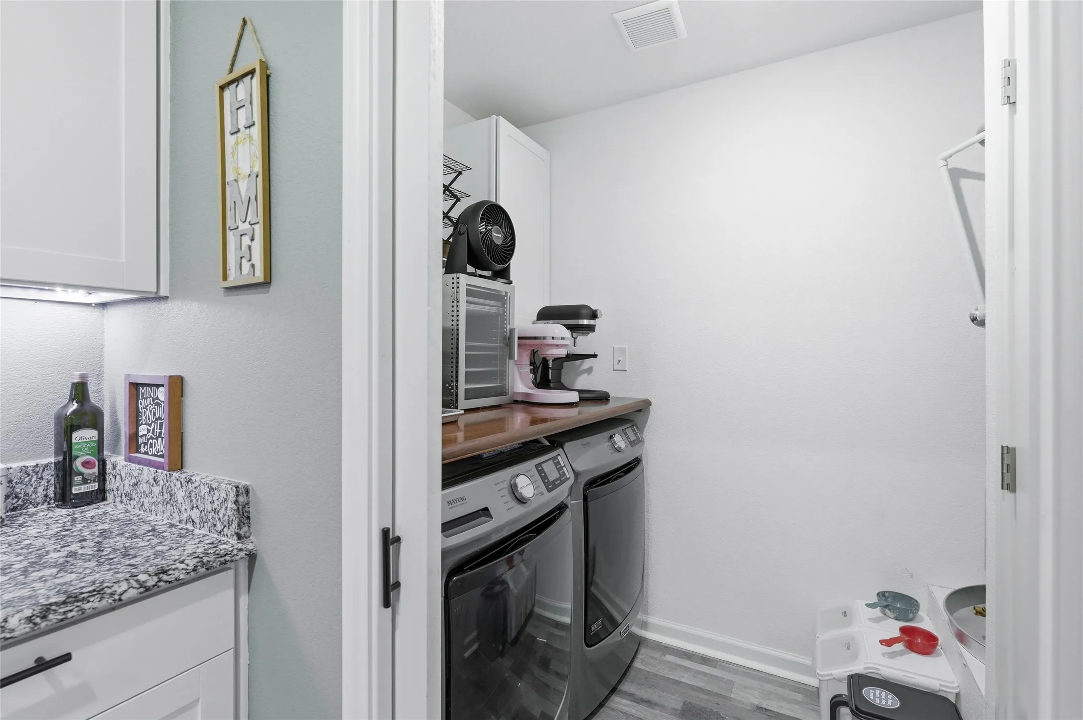 Single Family Residence For Sale in Grayson County , 231 W Murray Street, Denison, Texas 75020, 4 Bedroom, 2 Bathroom, Garage spaces, 1,315 Sqft, built in 2019, mls#21290527, Real Estate Agent in Denison, Homes For Sale in Grayson county, Homes For Sale in Denison, Realtor in Denison Texas, Real Estate Brokerage Independent Realty Texas, Luminita Cordes Realtor