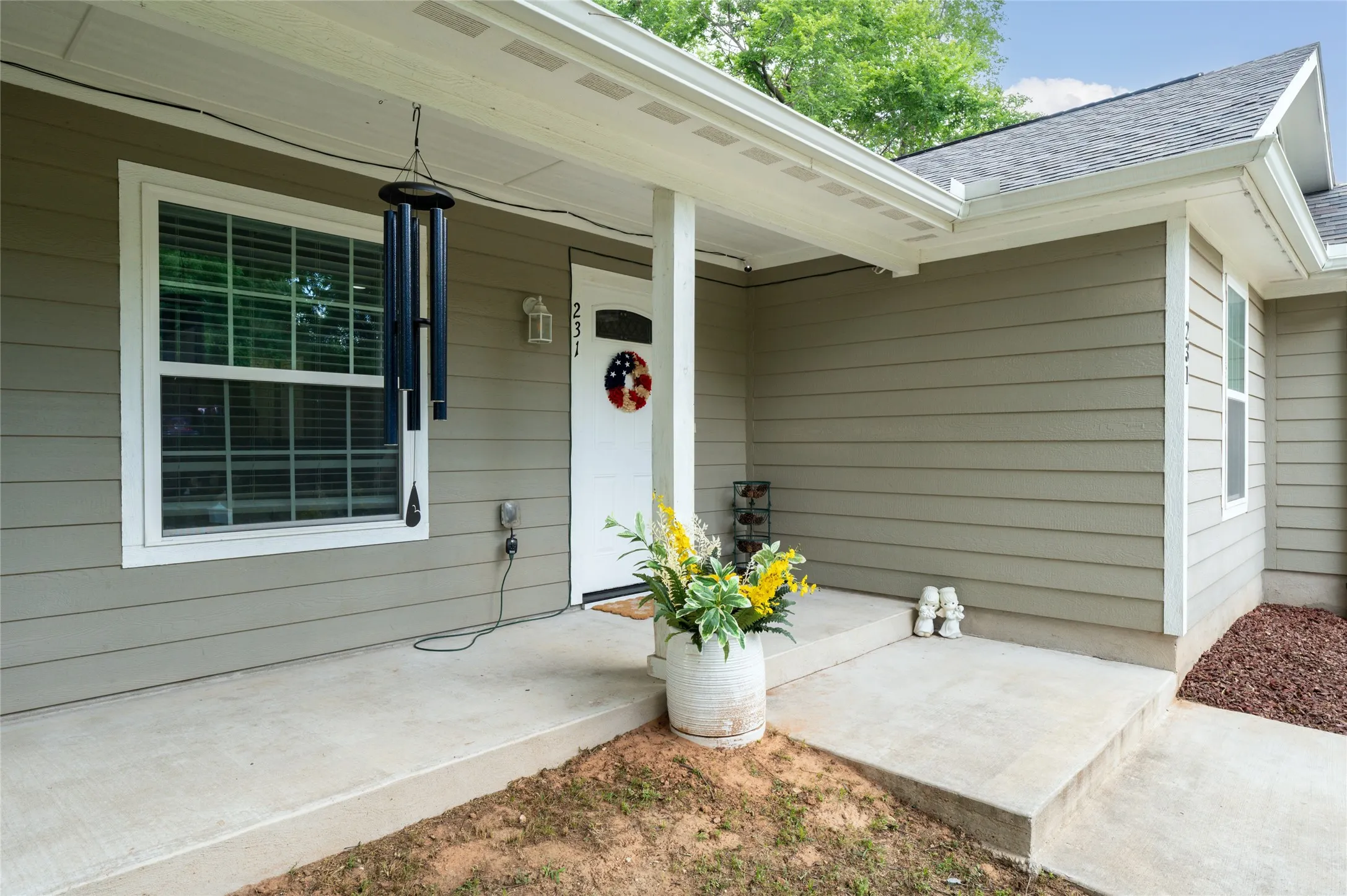 Single Family Residence For Sale in Grayson County , 231 W Murray Street, Denison, Texas 75020, 4 Bedroom, 2 Bathroom, Garage spaces, 1,315 Sqft, built in 2019, mls#21290527, Real Estate Agent in Denison, Homes For Sale in Grayson county, Homes For Sale in Denison, Realtor in Denison Texas, Real Estate Brokerage Independent Realty Texas, Luminita Cordes Realtor