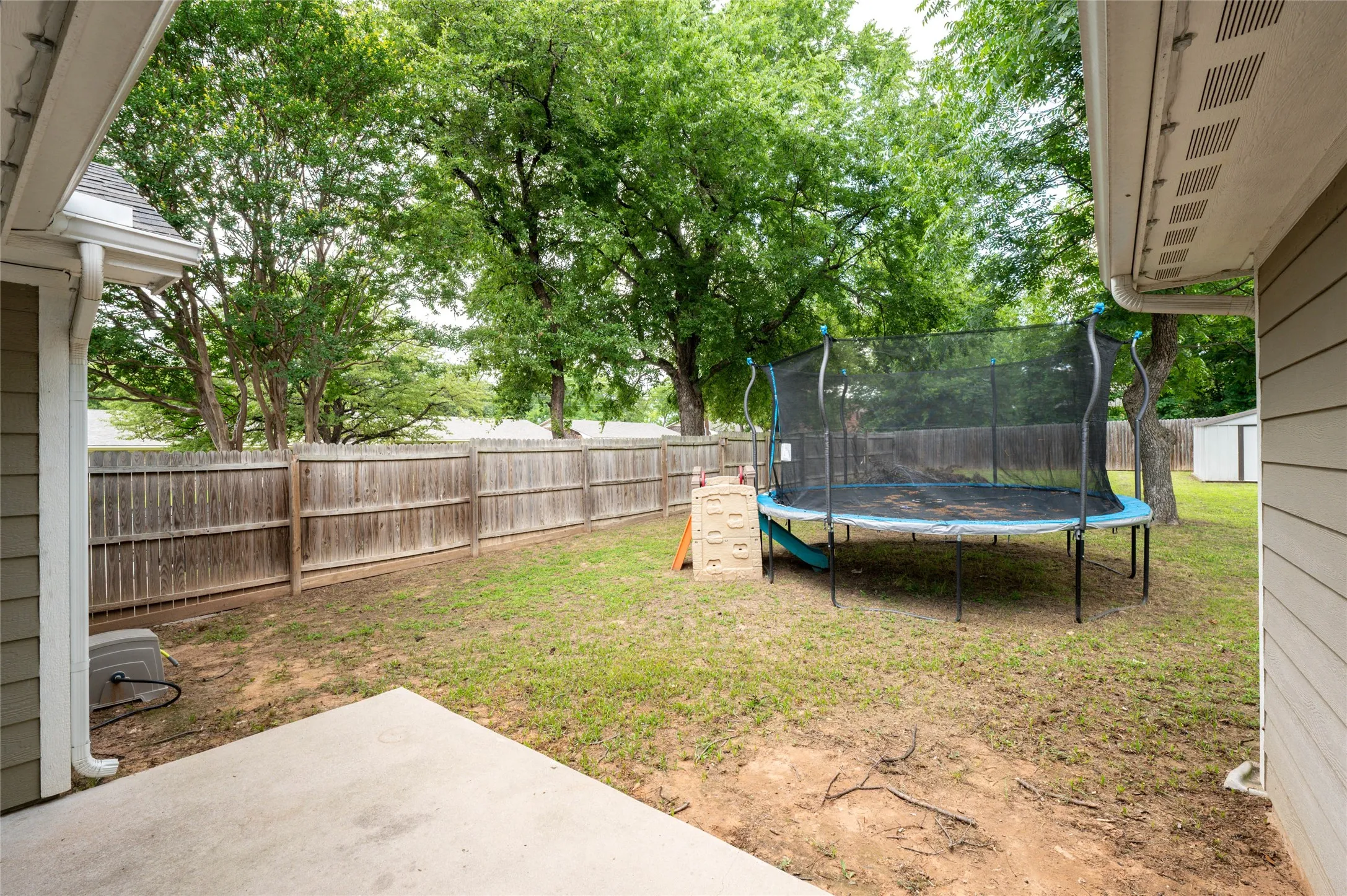 Single Family Residence For Sale in Grayson County , 231 W Murray Street, Denison, Texas 75020, 4 Bedroom, 2 Bathroom, Garage spaces, 1,315 Sqft, built in 2019, mls#21290527, Real Estate Agent in Denison, Homes For Sale in Grayson county, Homes For Sale in Denison, Realtor in Denison Texas, Real Estate Brokerage Independent Realty Texas, Luminita Cordes Realtor