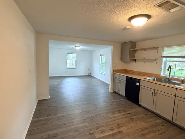 Single Family Residence For Rent in Grayson County , 927 W Baker Street, Denison, Texas 75020, 2 Bedroom, 1 Bathroom, Garage spaces, 994 Sqft, built in 1945, mls#21295955, Real Estate Agent in Denison, Homes For Rent in Grayson county, Homes For Rent in Denison, Realtor in Denison Texas, Real Estate Brokerage Independent Realty Texas, Luminita Cordes Realtor