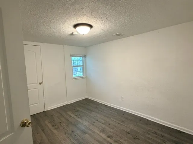 Single Family Residence For Rent in Grayson County , 927 W Baker Street, Denison, Texas 75020, 2 Bedroom, 1 Bathroom, Garage spaces, 994 Sqft, built in 1945, mls#21295955, Real Estate Agent in Denison, Homes For Rent in Grayson county, Homes For Rent in Denison, Realtor in Denison Texas, Real Estate Brokerage Independent Realty Texas, Luminita Cordes Realtor