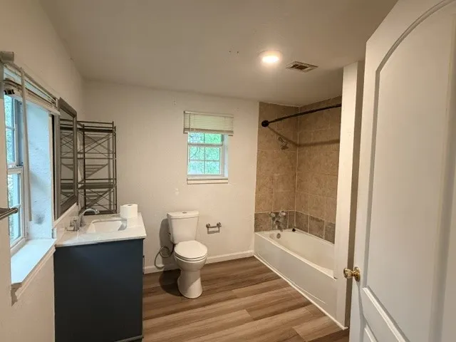 Single Family Residence For Rent in Grayson County , 927 W Baker Street, Denison, Texas 75020, 2 Bedroom, 1 Bathroom, Garage spaces, 994 Sqft, built in 1945, mls#21295955, Real Estate Agent in Denison, Homes For Rent in Grayson county, Homes For Rent in Denison, Realtor in Denison Texas, Real Estate Brokerage Independent Realty Texas, Luminita Cordes Realtor