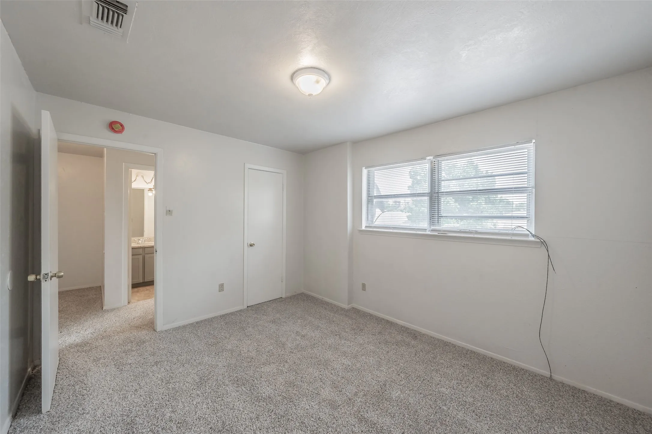 Single Family Residence For Sale in Dallas County , 1821 Ridgeview Street, Mesquite, Texas 75149, 3 Bedroom, 2 Bathroom, Garage spaces, 1,185 Sqft, built in 1973, mls#21295976, Real Estate Agent in Mesquite, Homes For Sale in Dallas county, Homes For Sale in Mesquite, Realtor in Mesquite Texas, Real Estate Brokerage Independent Realty Texas, Luminita Cordes Realtor