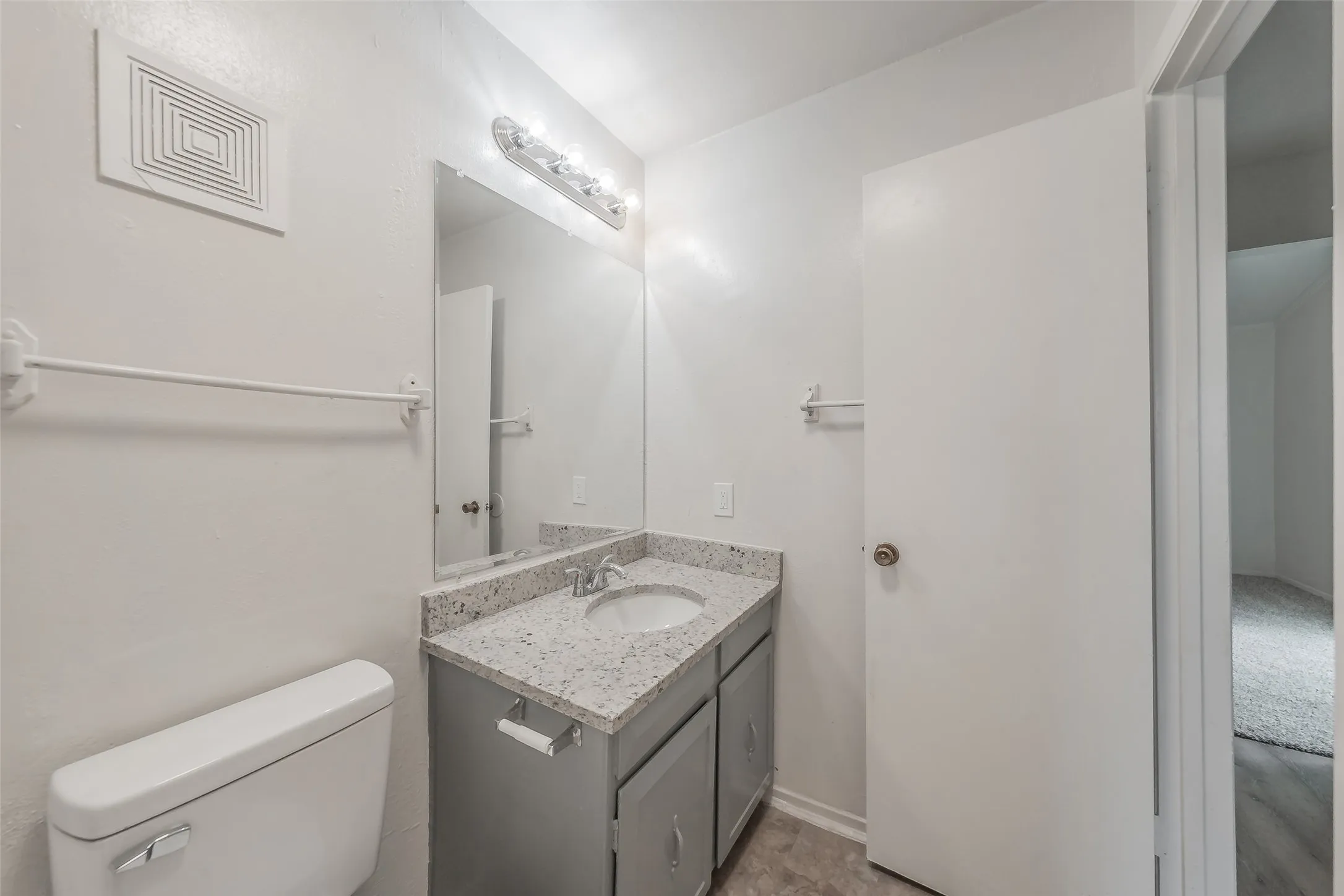 Single Family Residence For Sale in Dallas County , 1821 Ridgeview Street, Mesquite, Texas 75149, 3 Bedroom, 2 Bathroom, Garage spaces, 1,185 Sqft, built in 1973, mls#21295976, Real Estate Agent in Mesquite, Homes For Sale in Dallas county, Homes For Sale in Mesquite, Realtor in Mesquite Texas, Real Estate Brokerage Independent Realty Texas, Luminita Cordes Realtor