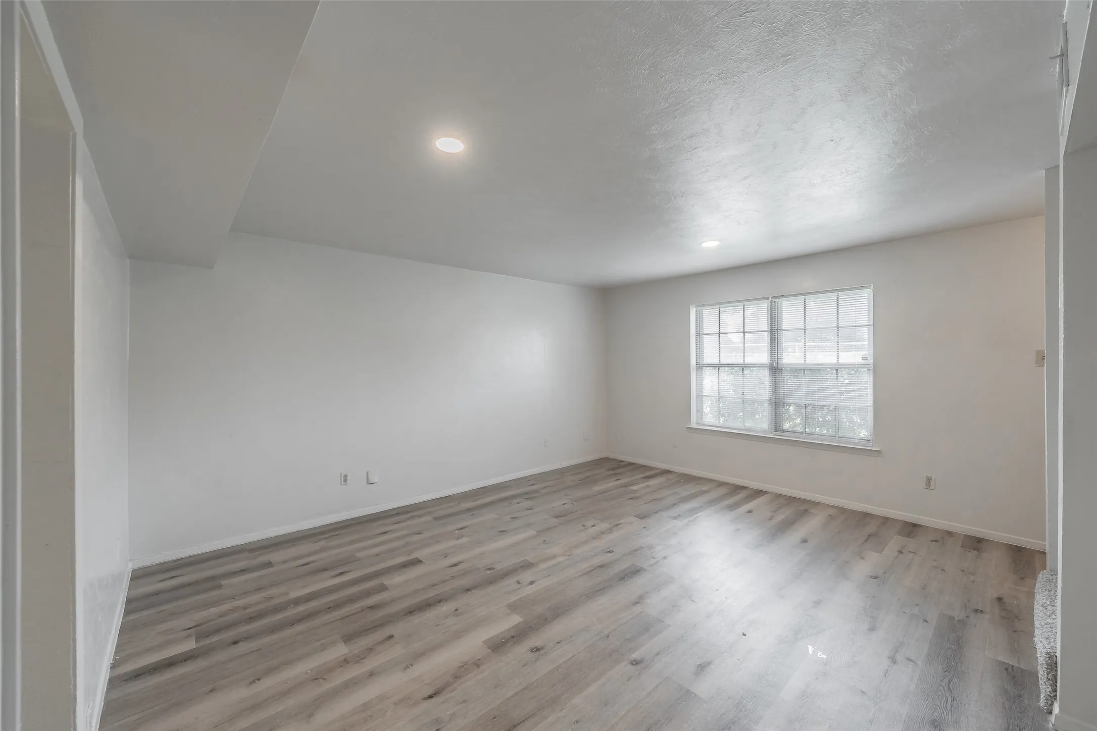 Single Family Residence For Sale in Dallas County , 1821 Ridgeview Street, Mesquite, Texas 75149, 3 Bedroom, 2 Bathroom, Garage spaces, 1,185 Sqft, built in 1973, mls#21295976, Real Estate Agent in Mesquite, Homes For Sale in Dallas county, Homes For Sale in Mesquite, Realtor in Mesquite Texas, Real Estate Brokerage Independent Realty Texas, Luminita Cordes Realtor