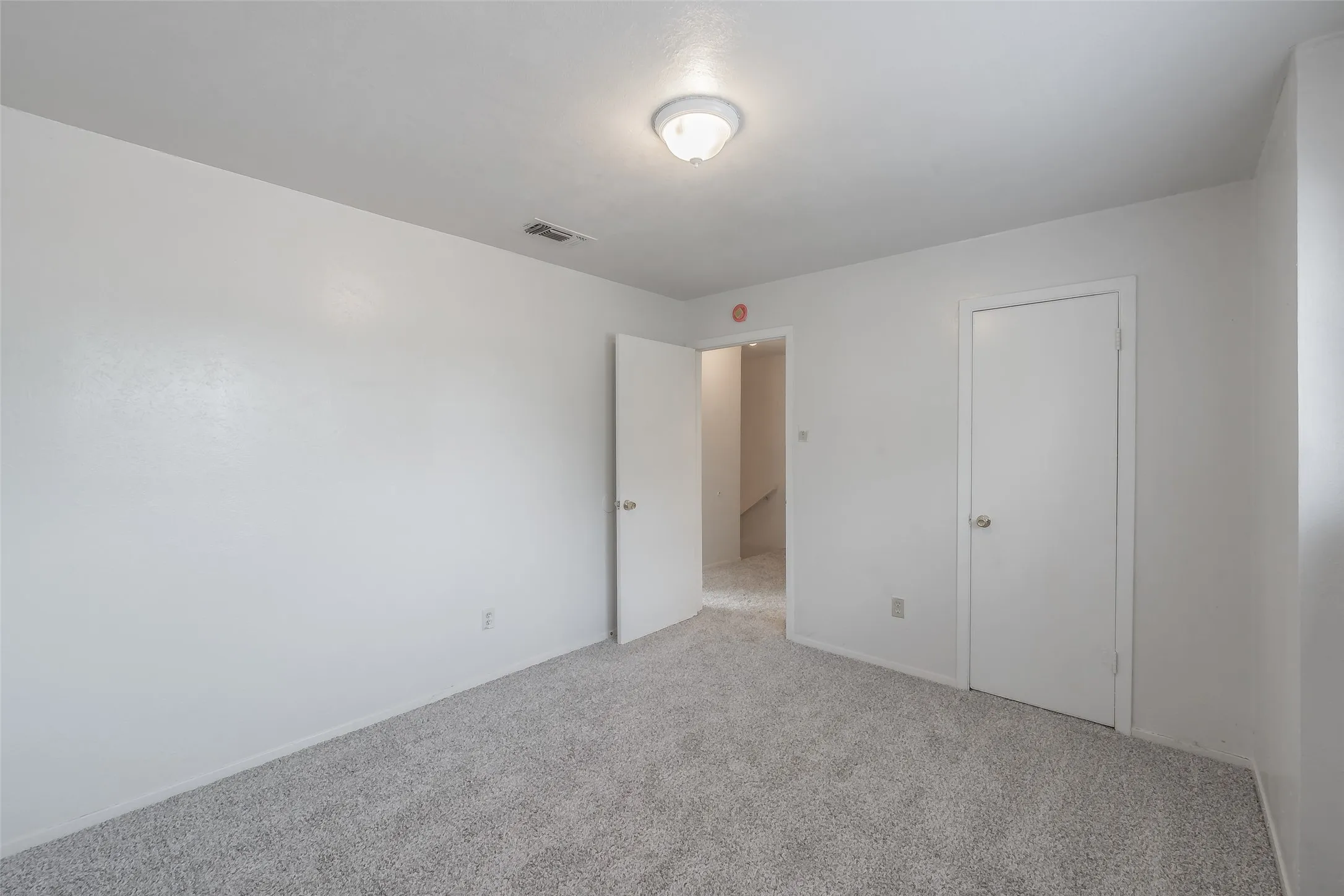 Single Family Residence For Sale in Dallas County , 1821 Ridgeview Street, Mesquite, Texas 75149, 3 Bedroom, 2 Bathroom, Garage spaces, 1,185 Sqft, built in 1973, mls#21295976, Real Estate Agent in Mesquite, Homes For Sale in Dallas county, Homes For Sale in Mesquite, Realtor in Mesquite Texas, Real Estate Brokerage Independent Realty Texas, Luminita Cordes Realtor