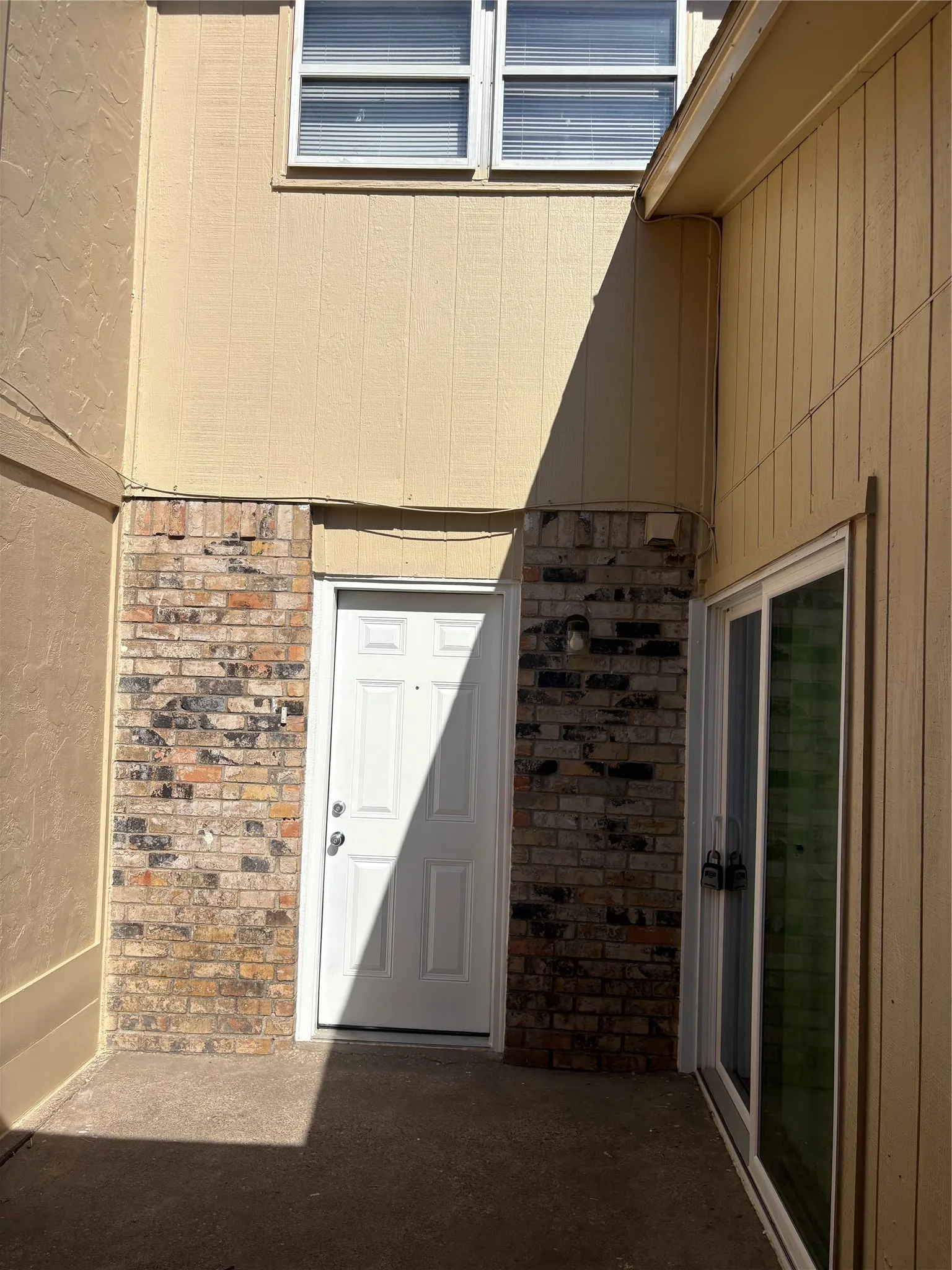 Single Family Residence For Sale in Dallas County , 1821 Ridgeview Street, Mesquite, Texas 75149, 3 Bedroom, 2 Bathroom, Garage spaces, 1,185 Sqft, built in 1973, mls#21295976, Real Estate Agent in Mesquite, Homes For Sale in Dallas county, Homes For Sale in Mesquite, Realtor in Mesquite Texas, Real Estate Brokerage Independent Realty Texas, Luminita Cordes Realtor