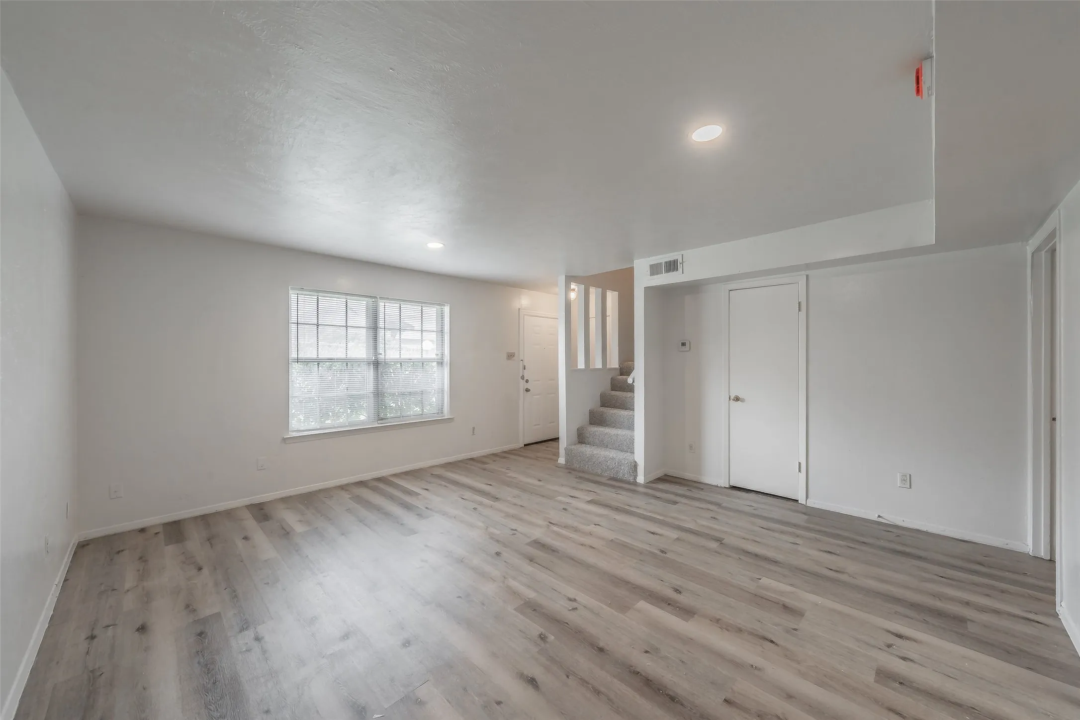 Single Family Residence For Sale in Dallas County , 1821 Ridgeview Street, Mesquite, Texas 75149, 3 Bedroom, 2 Bathroom, Garage spaces, 1,185 Sqft, built in 1973, mls#21295976, Real Estate Agent in Mesquite, Homes For Sale in Dallas county, Homes For Sale in Mesquite, Realtor in Mesquite Texas, Real Estate Brokerage Independent Realty Texas, Luminita Cordes Realtor