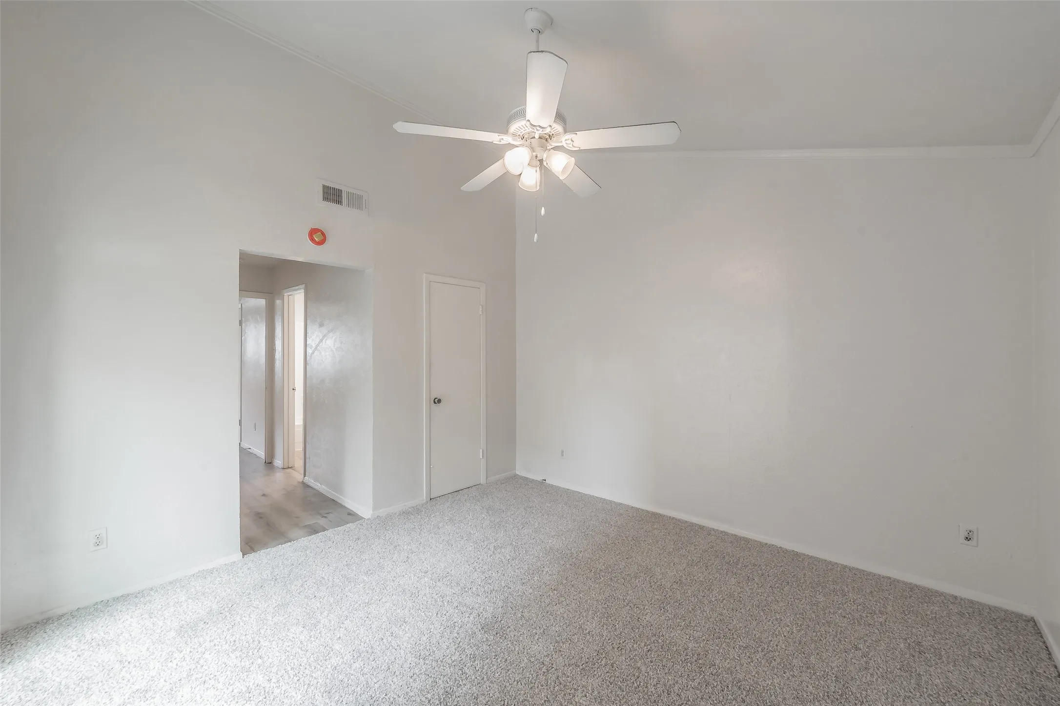 Single Family Residence For Sale in Dallas County , 1821 Ridgeview Street, Mesquite, Texas 75149, 3 Bedroom, 2 Bathroom, Garage spaces, 1,185 Sqft, built in 1973, mls#21295976, Real Estate Agent in Mesquite, Homes For Sale in Dallas county, Homes For Sale in Mesquite, Realtor in Mesquite Texas, Real Estate Brokerage Independent Realty Texas, Luminita Cordes Realtor