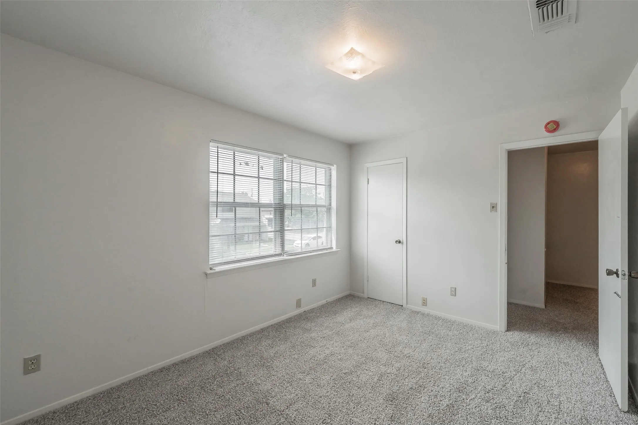 Single Family Residence For Sale in Dallas County , 1821 Ridgeview Street, Mesquite, Texas 75149, 3 Bedroom, 2 Bathroom, Garage spaces, 1,185 Sqft, built in 1973, mls#21295976, Real Estate Agent in Mesquite, Homes For Sale in Dallas county, Homes For Sale in Mesquite, Realtor in Mesquite Texas, Real Estate Brokerage Independent Realty Texas, Luminita Cordes Realtor