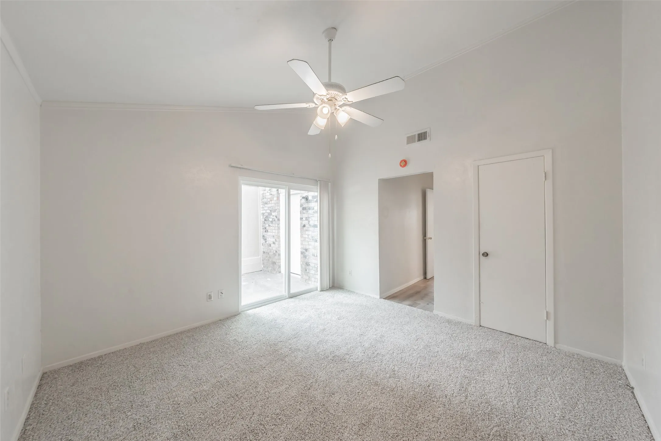 Single Family Residence For Sale in Dallas County , 1821 Ridgeview Street, Mesquite, Texas 75149, 3 Bedroom, 2 Bathroom, Garage spaces, 1,185 Sqft, built in 1973, mls#21295976, Real Estate Agent in Mesquite, Homes For Sale in Dallas county, Homes For Sale in Mesquite, Realtor in Mesquite Texas, Real Estate Brokerage Independent Realty Texas, Luminita Cordes Realtor