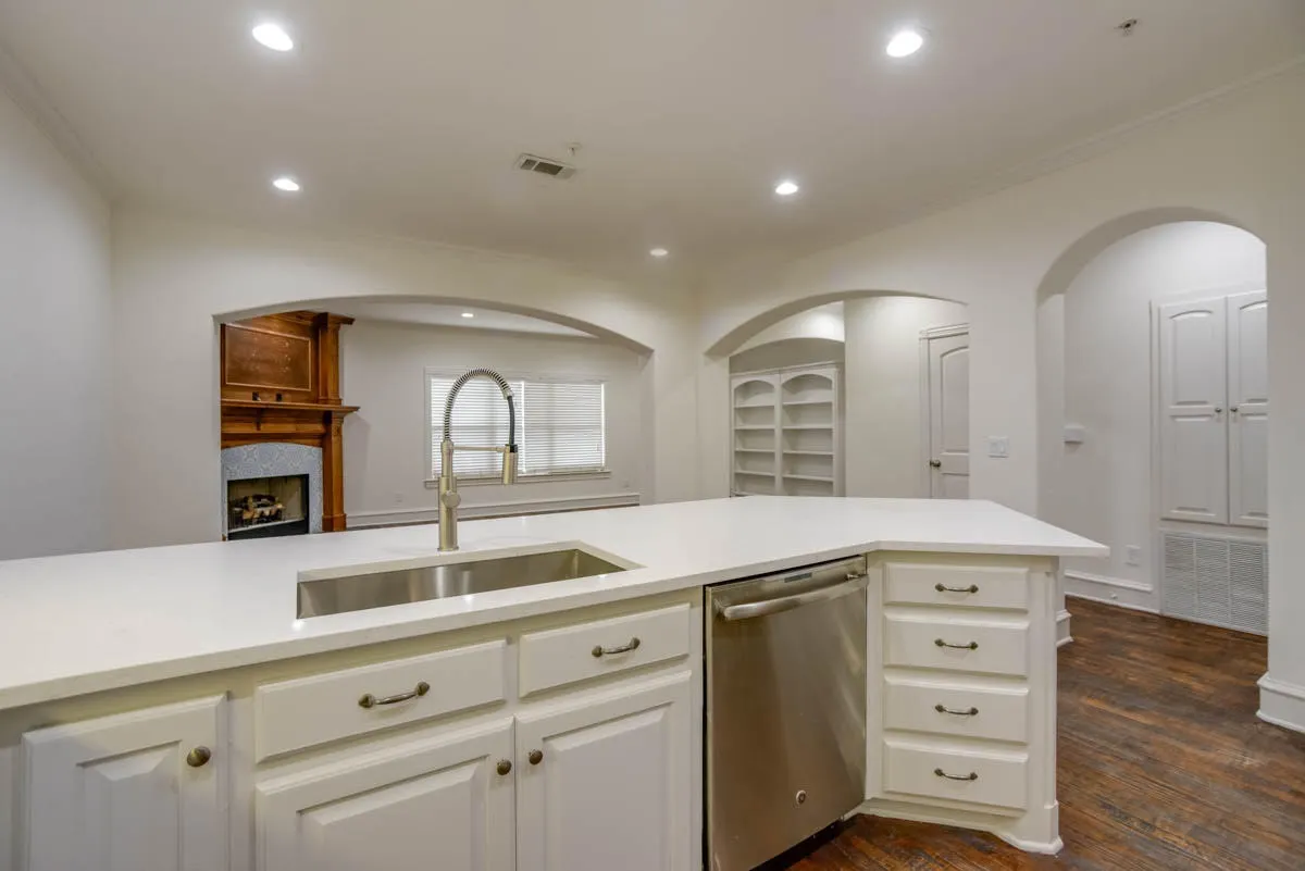 Townhouse For Rent in Dallas County , 4110 Mckinney Avenue 5, Dallas, Texas 75204, 2 Bedroom, 3 Bathroom, 2 Garage spaces, 1,941 Sqft, built in 2006, mls#21289618, Real Estate Agent in Dallas, Homes For Rent in Dallas county, Homes For Rent in Dallas, Realtor in Dallas Texas, Real Estate Brokerage Independent Realty Texas, Luminita Cordes Realtor