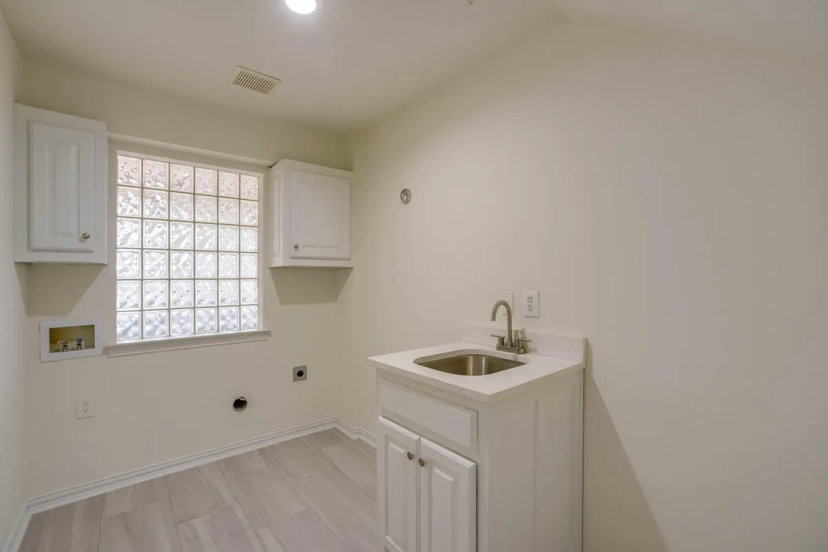 Townhouse For Rent in Dallas County , 4110 Mckinney Avenue 5, Dallas, Texas 75204, 2 Bedroom, 3 Bathroom, 2 Garage spaces, 1,941 Sqft, built in 2006, mls#21289618, Real Estate Agent in Dallas, Homes For Rent in Dallas county, Homes For Rent in Dallas, Realtor in Dallas Texas, Real Estate Brokerage Independent Realty Texas, Luminita Cordes Realtor