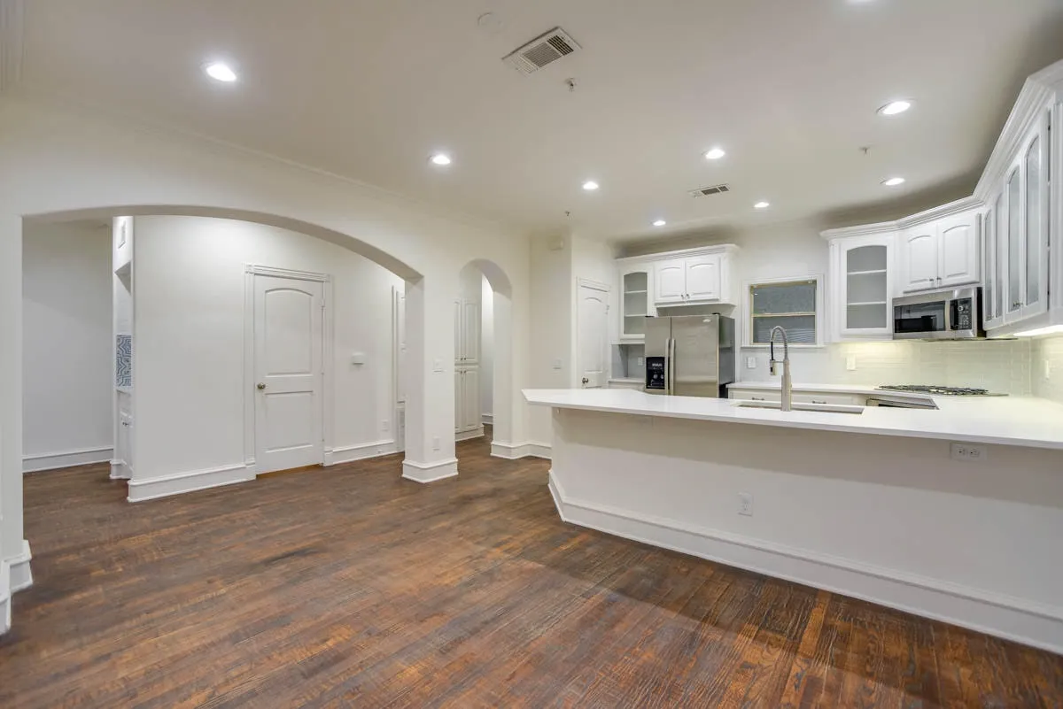 Townhouse For Rent in Dallas County , 4110 Mckinney Avenue 5, Dallas, Texas 75204, 2 Bedroom, 3 Bathroom, 2 Garage spaces, 1,941 Sqft, built in 2006, mls#21289618, Real Estate Agent in Dallas, Homes For Rent in Dallas county, Homes For Rent in Dallas, Realtor in Dallas Texas, Real Estate Brokerage Independent Realty Texas, Luminita Cordes Realtor