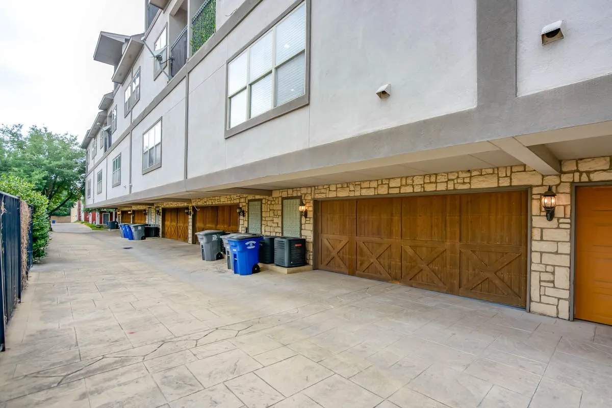 Townhouse For Rent in Dallas County , 4110 Mckinney Avenue 5, Dallas, Texas 75204, 2 Bedroom, 3 Bathroom, 2 Garage spaces, 1,941 Sqft, built in 2006, mls#21289618, Real Estate Agent in Dallas, Homes For Rent in Dallas county, Homes For Rent in Dallas, Realtor in Dallas Texas, Real Estate Brokerage Independent Realty Texas, Luminita Cordes Realtor