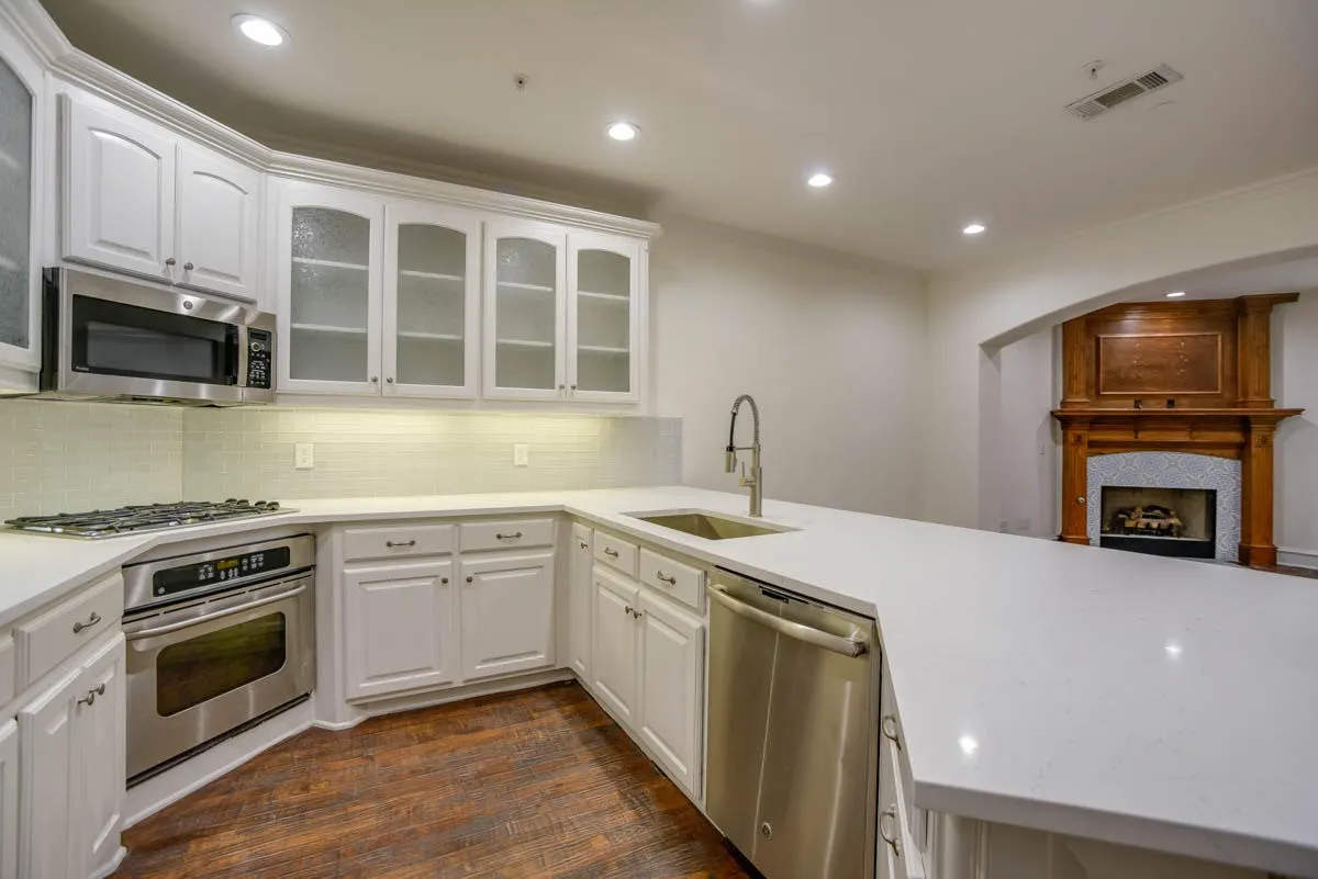 Townhouse For Rent in Dallas County , 4110 Mckinney Avenue 5, Dallas, Texas 75204, 2 Bedroom, 3 Bathroom, 2 Garage spaces, 1,941 Sqft, built in 2006, mls#21289618, Real Estate Agent in Dallas, Homes For Rent in Dallas county, Homes For Rent in Dallas, Realtor in Dallas Texas, Real Estate Brokerage Independent Realty Texas, Luminita Cordes Realtor