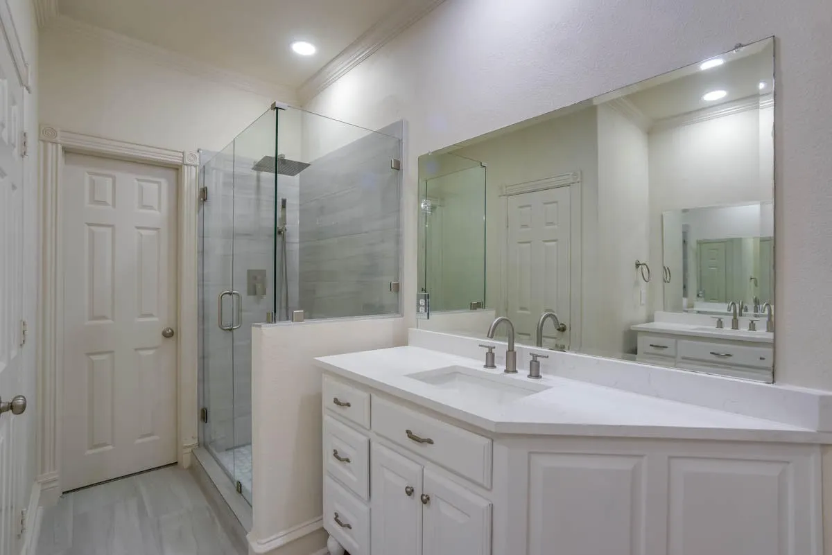 Townhouse For Rent in Dallas County , 4110 Mckinney Avenue 5, Dallas, Texas 75204, 2 Bedroom, 3 Bathroom, 2 Garage spaces, 1,941 Sqft, built in 2006, mls#21289618, Real Estate Agent in Dallas, Homes For Rent in Dallas county, Homes For Rent in Dallas, Realtor in Dallas Texas, Real Estate Brokerage Independent Realty Texas, Luminita Cordes Realtor