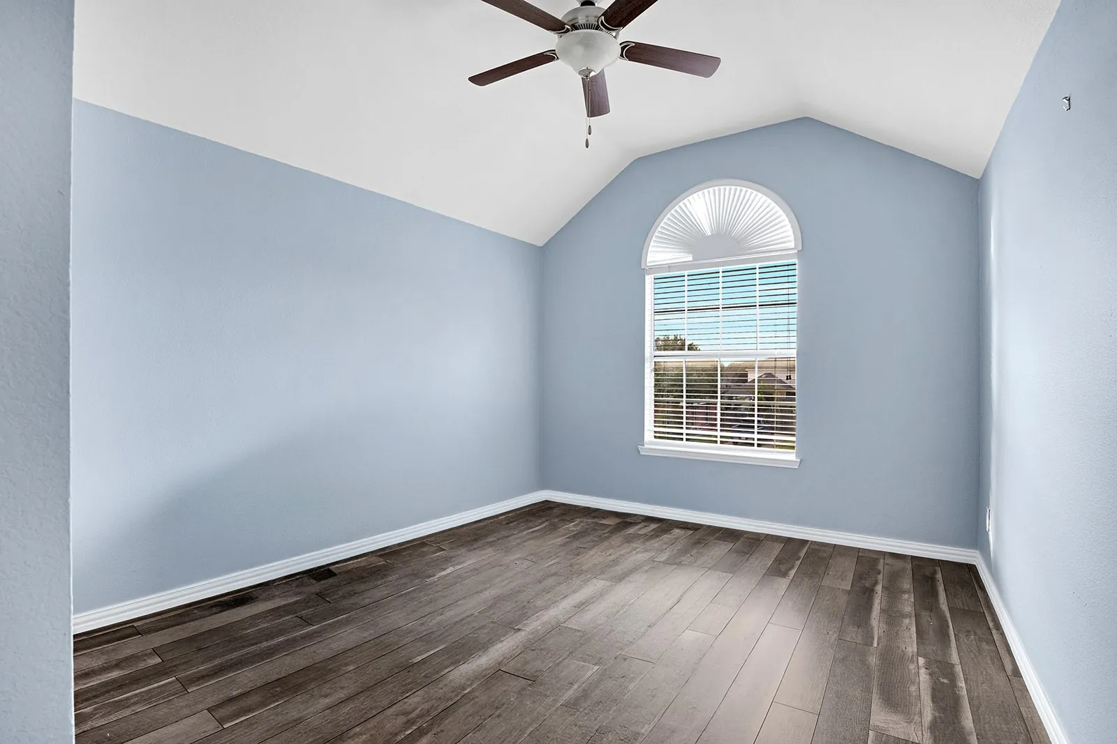 Single Family Residence For Sale in Dallas County , 1412 Sunrise Lane, Sachse, Texas 75048, 4 Bedroom, 3 Bathroom, 2 Garage spaces, 3,322 Sqft, built in 1999, mls#21293104, Real Estate Agent in Sachse, Homes For Sale in Dallas county, Homes For Sale in Sachse, Realtor in Sachse Texas, Real Estate Brokerage Independent Realty Texas, Luminita Cordes Realtor